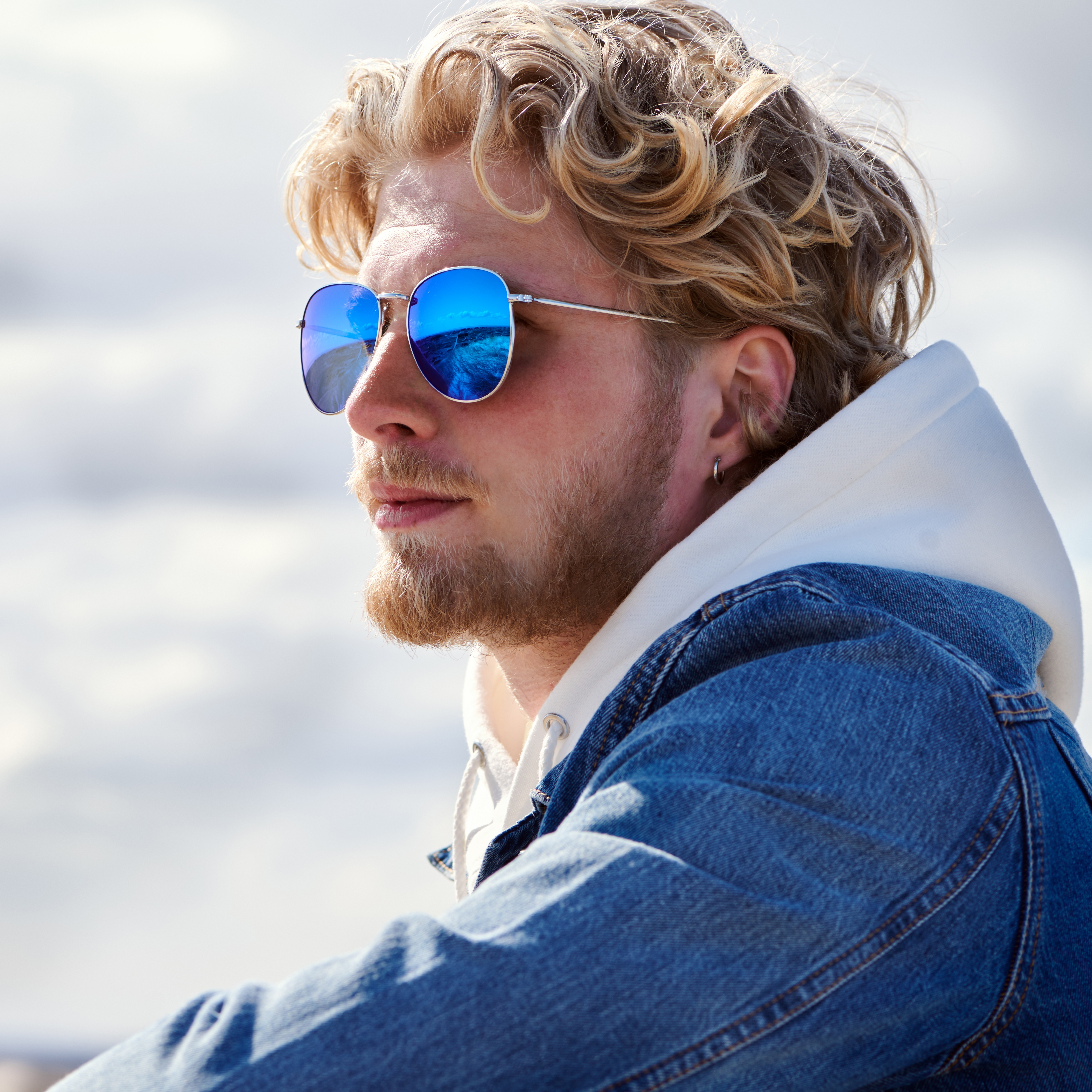 Srebrzysto-niebieskie okulary przeciwsłoneczne aviator Wells Thea - 4