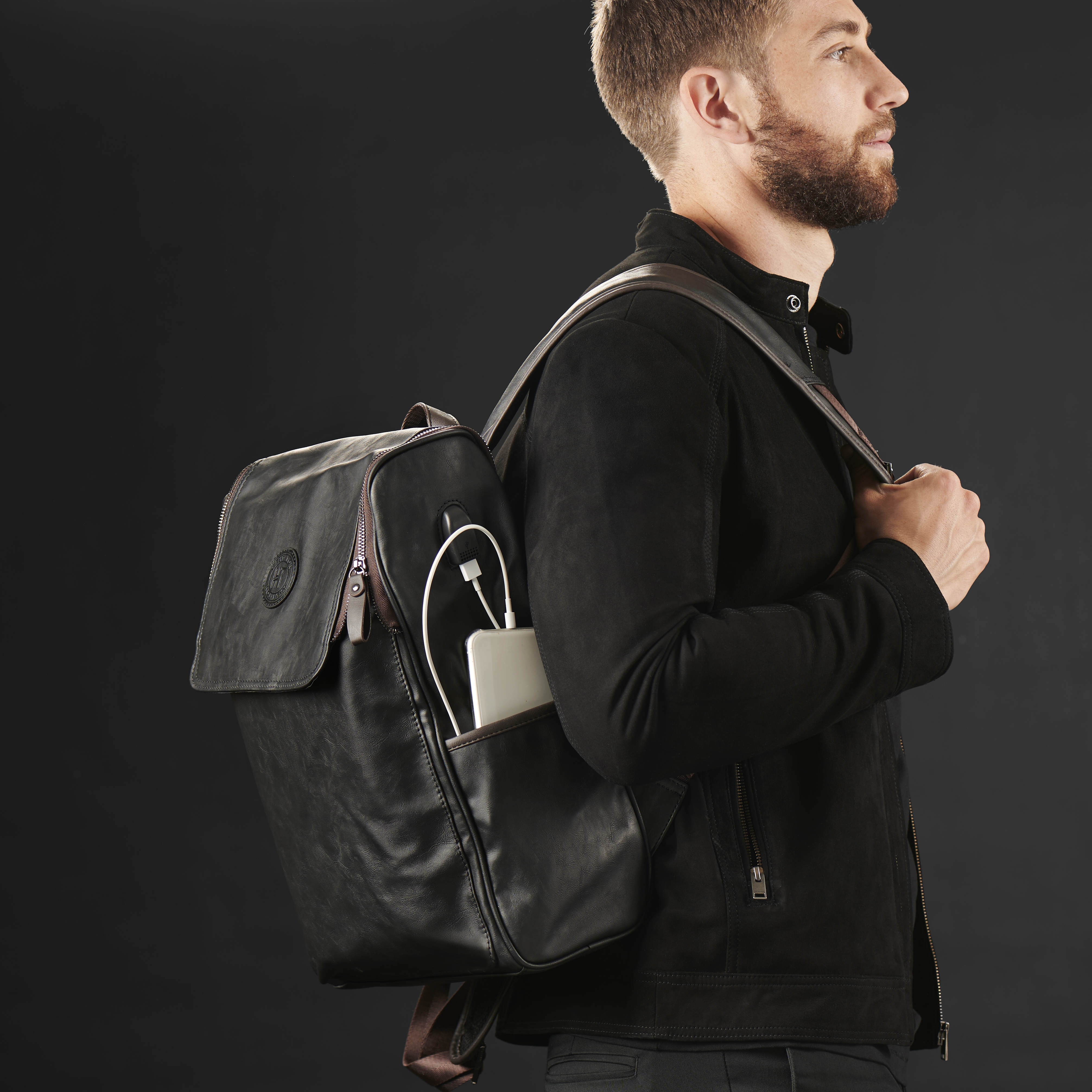 Schwarzer Kunstleder Rucksack - 5