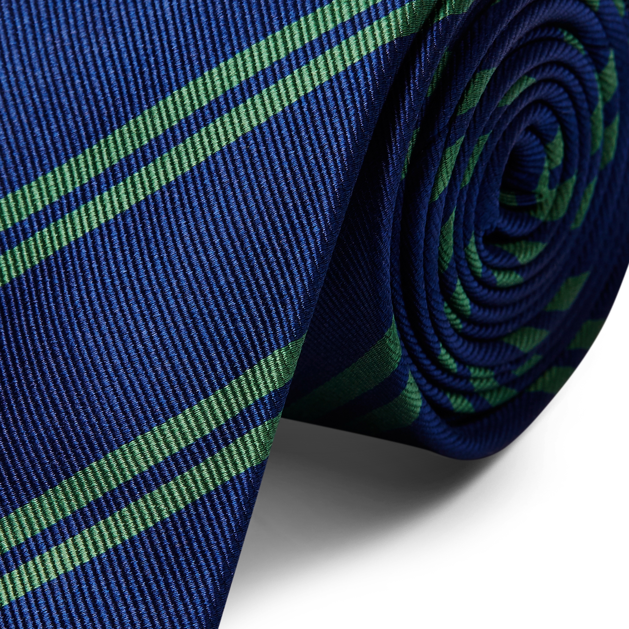 Hodvábna tmavomodrá kravata s dvojitými zelenými pruhmi - 2