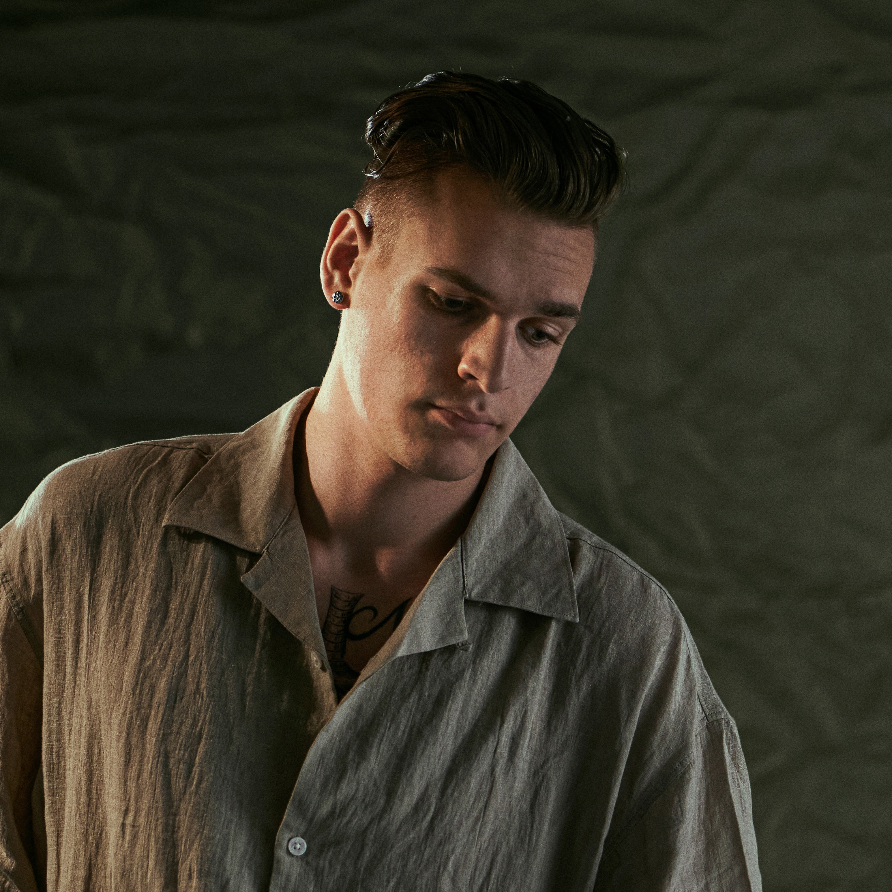 Orphic | 8 mm Hamrat Silverfärgat Stift-örhänge i Rostfritt Stål - 4