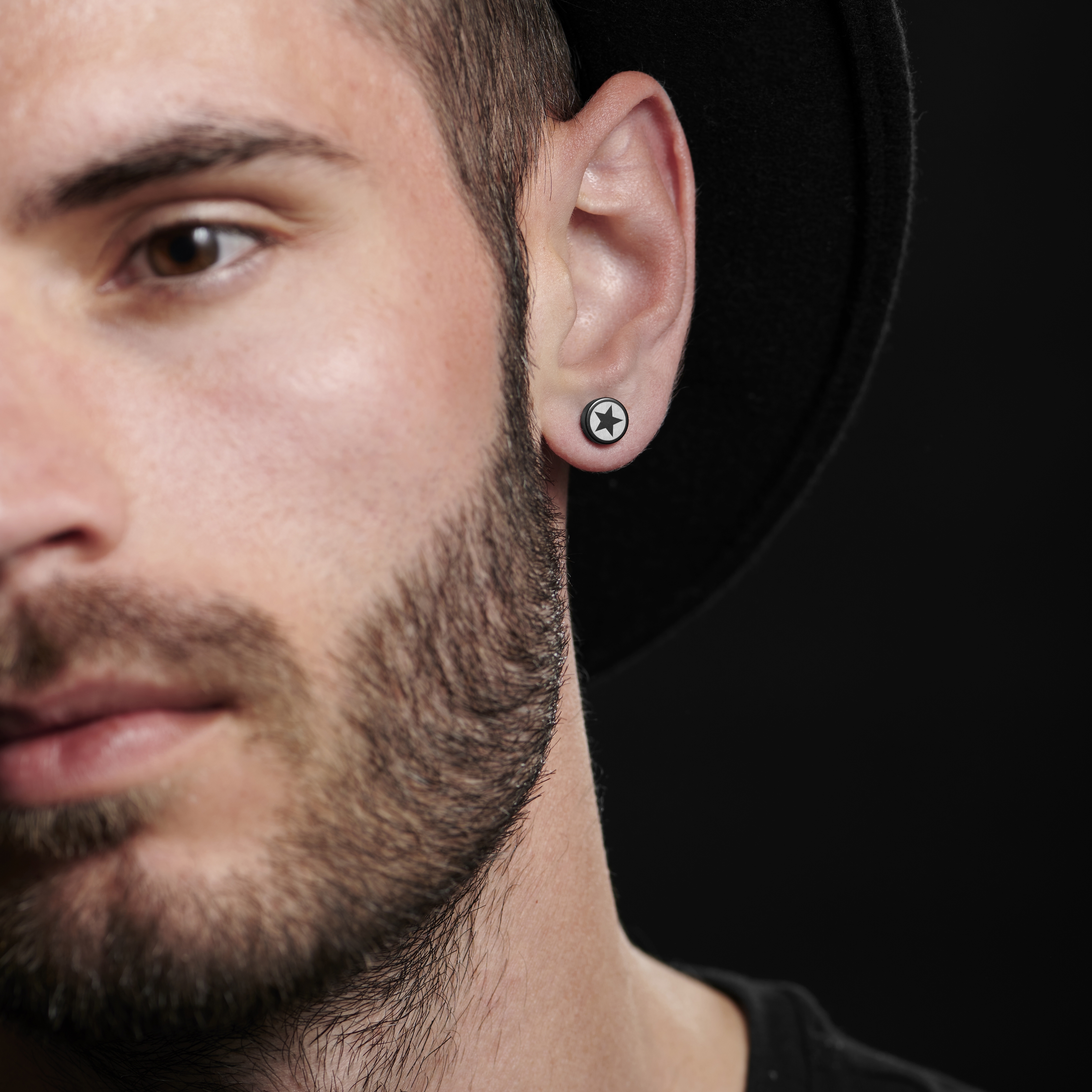 Magnetická náušnica s motívom hviezdy v čiernej a striebornej farbe - 3