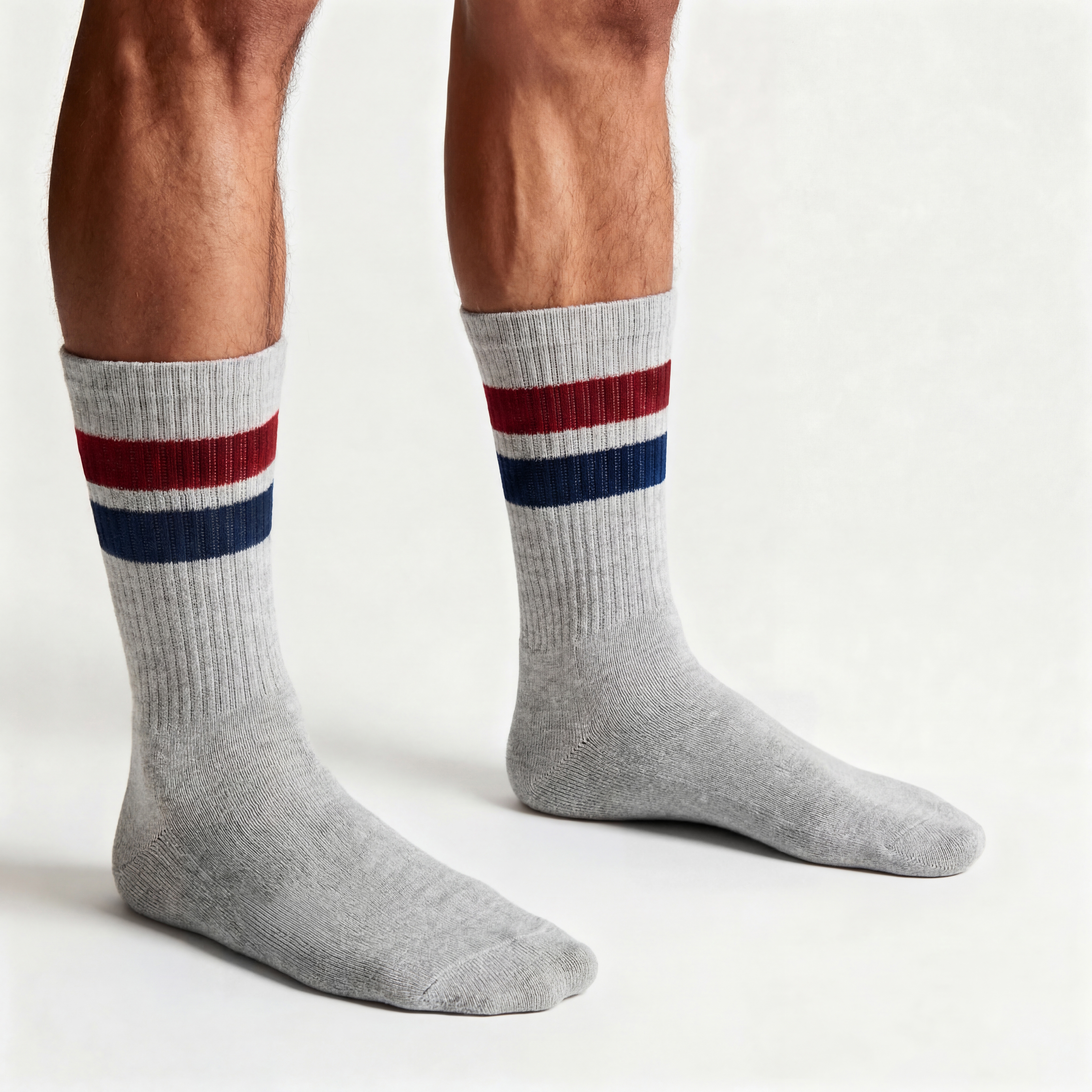 TrueFeel | Zestaw 3 par jasnoszarych bawełnianych skarpetek tenisowych z czerwonymi i niebieskimi paskami - 3