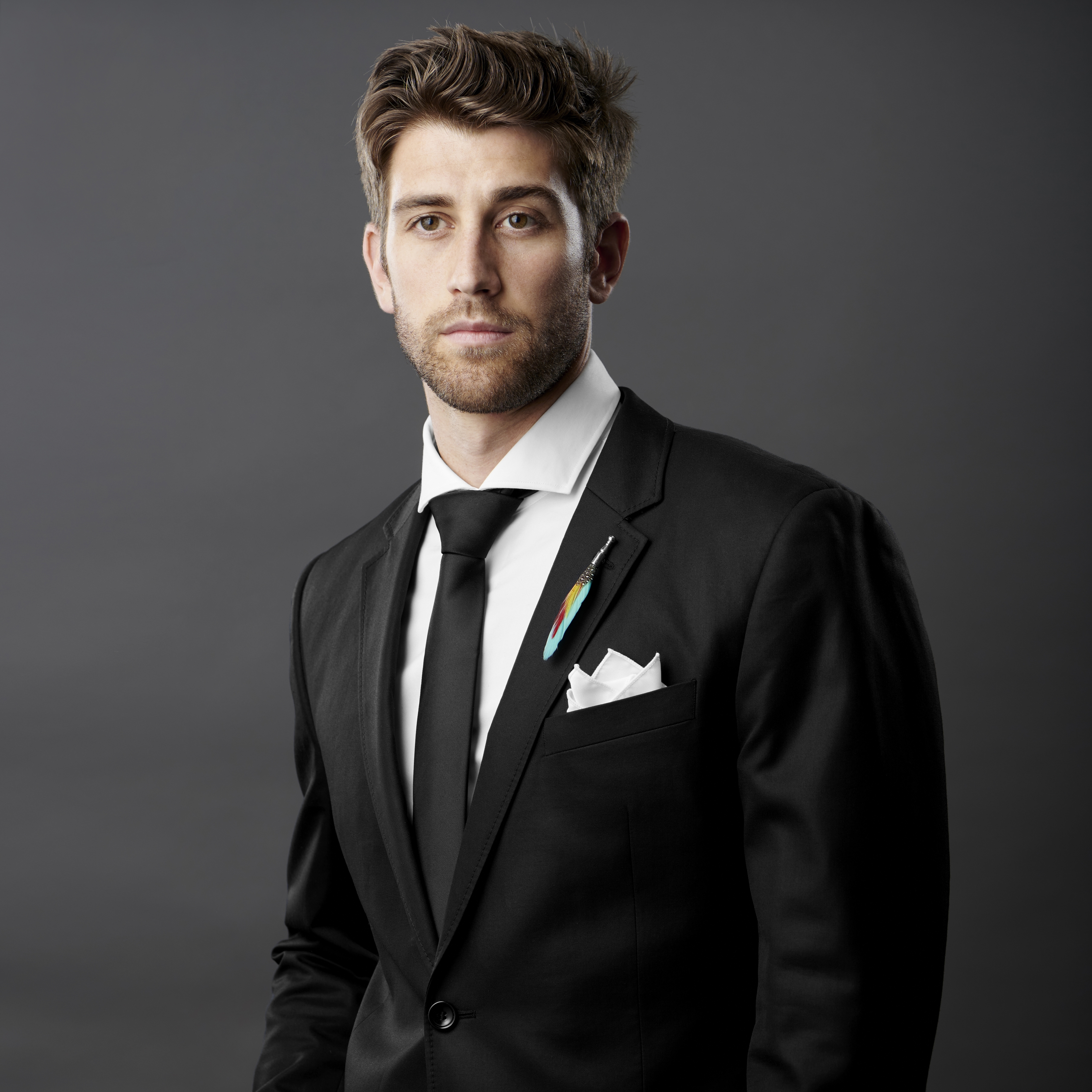 Alfiler de solapa con pluma tropical - 5