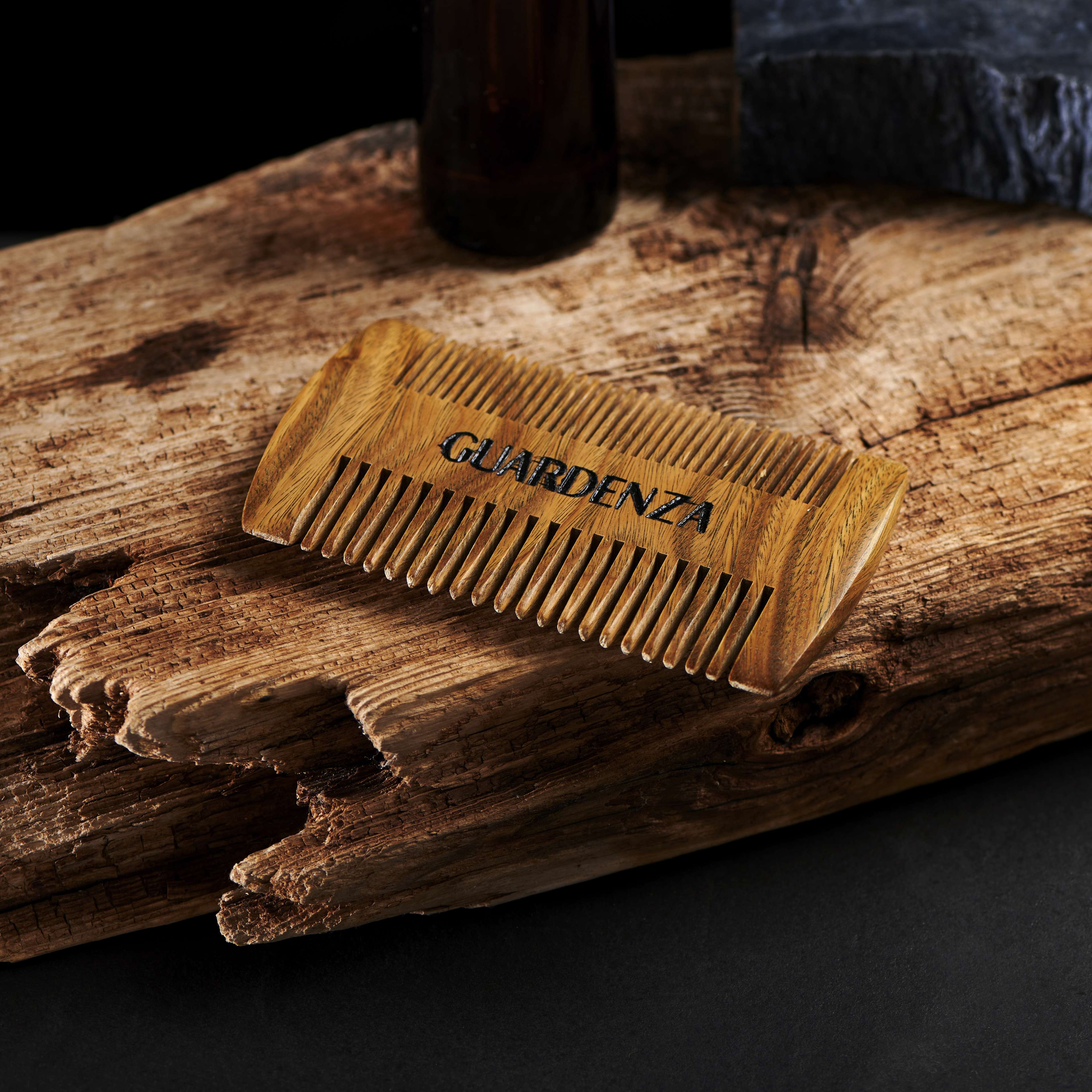 Pente para a Barba em Madeira de Sândalo | Em stock! | Guardenza
