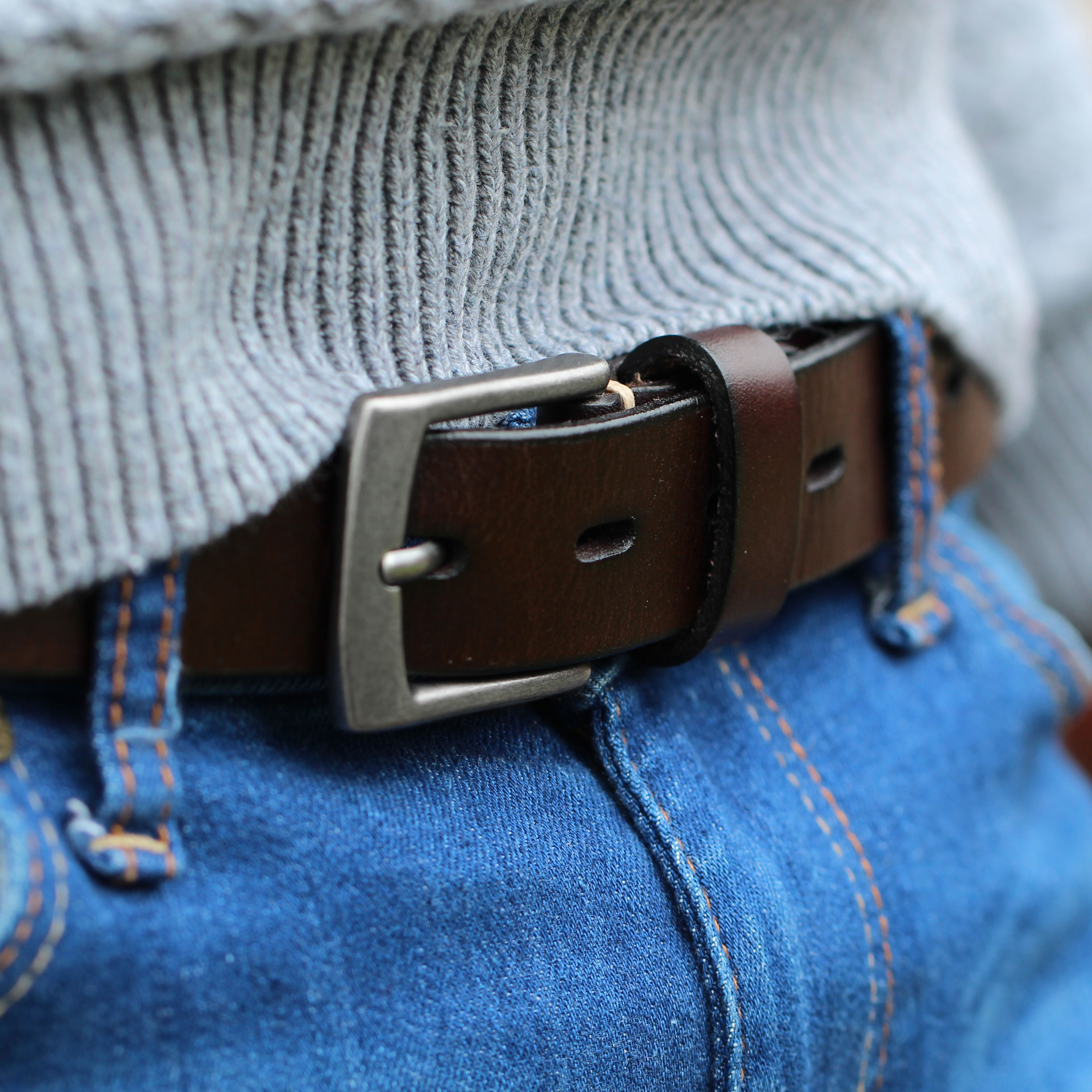 Smalt Valnøttbrunt Rawhide Skinnbelte - 4