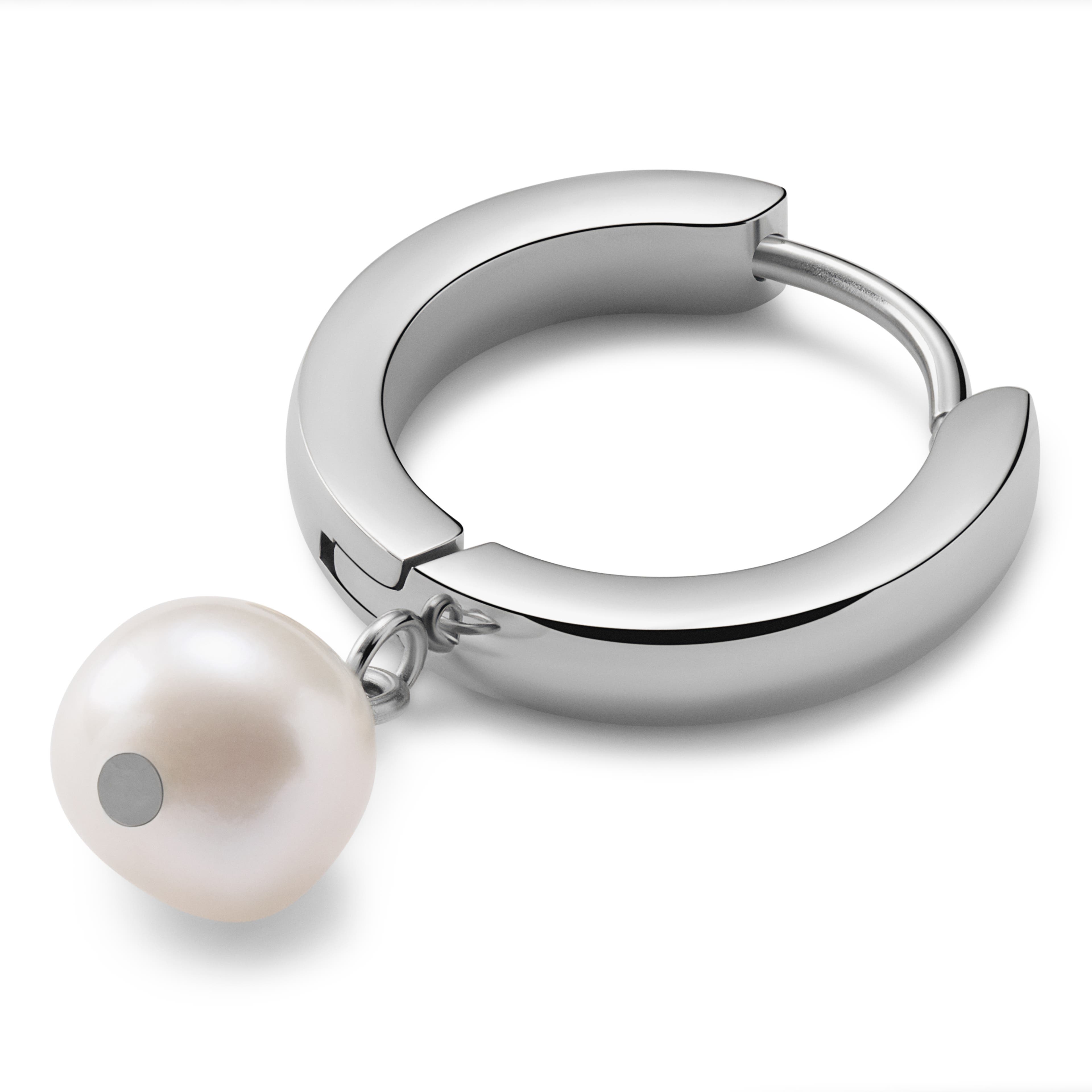 Ocata | Kruhová náušnica s príveskom v striebornej farbe a perlami