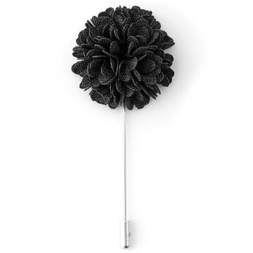 Uhľovo čierna spona do klopy s kvetinou
