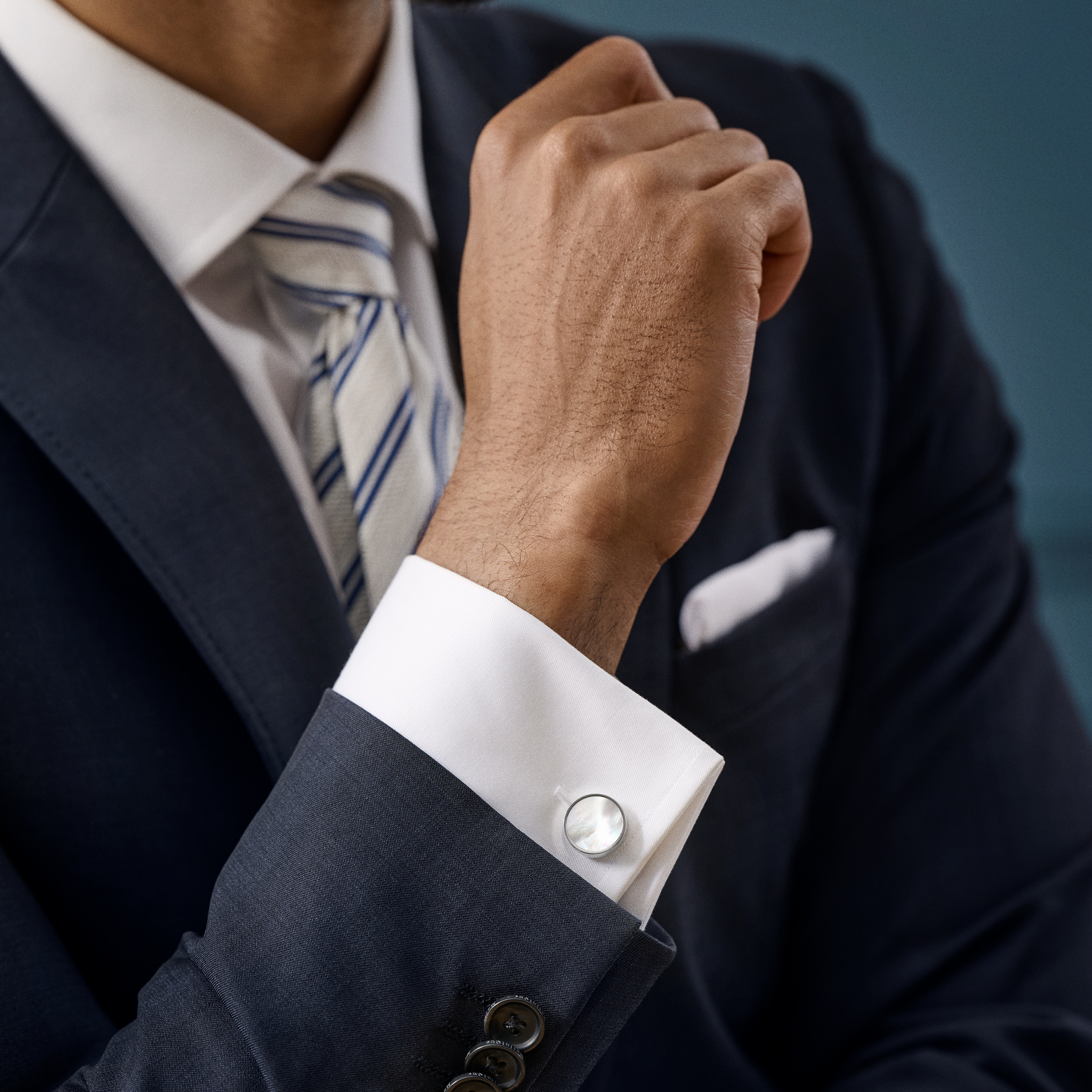 Runde mansjettknapper i sølvtoner med perlemor innlegg - 3