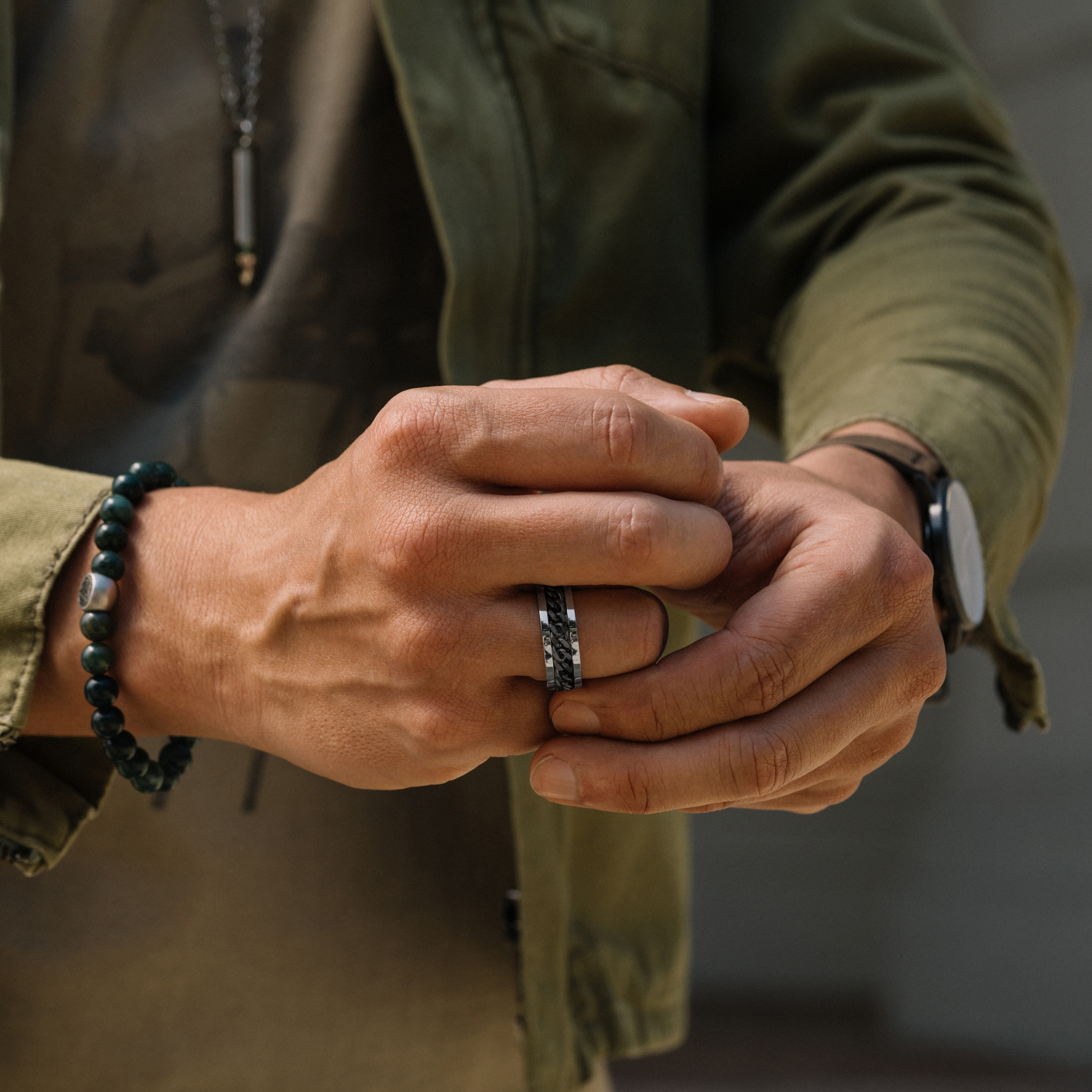 Sentio | Nerūdijančio plieno juodos ir sidabro spalvos žiedas su grandinėlės raštu - 4