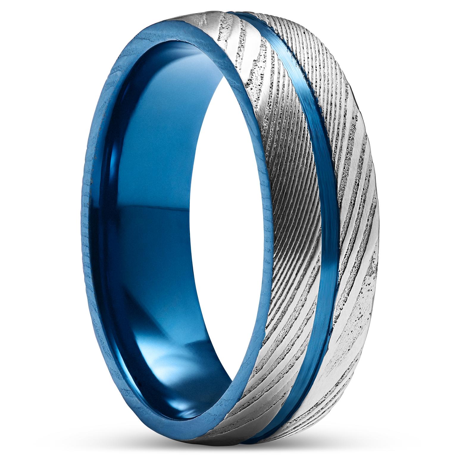 Fortis | Bague en acier Damas couleur gris argenté et titane bleu - 7 mm Fortis | Bague en acier Damas couleur gris argenté et titane bleu - 7 mm