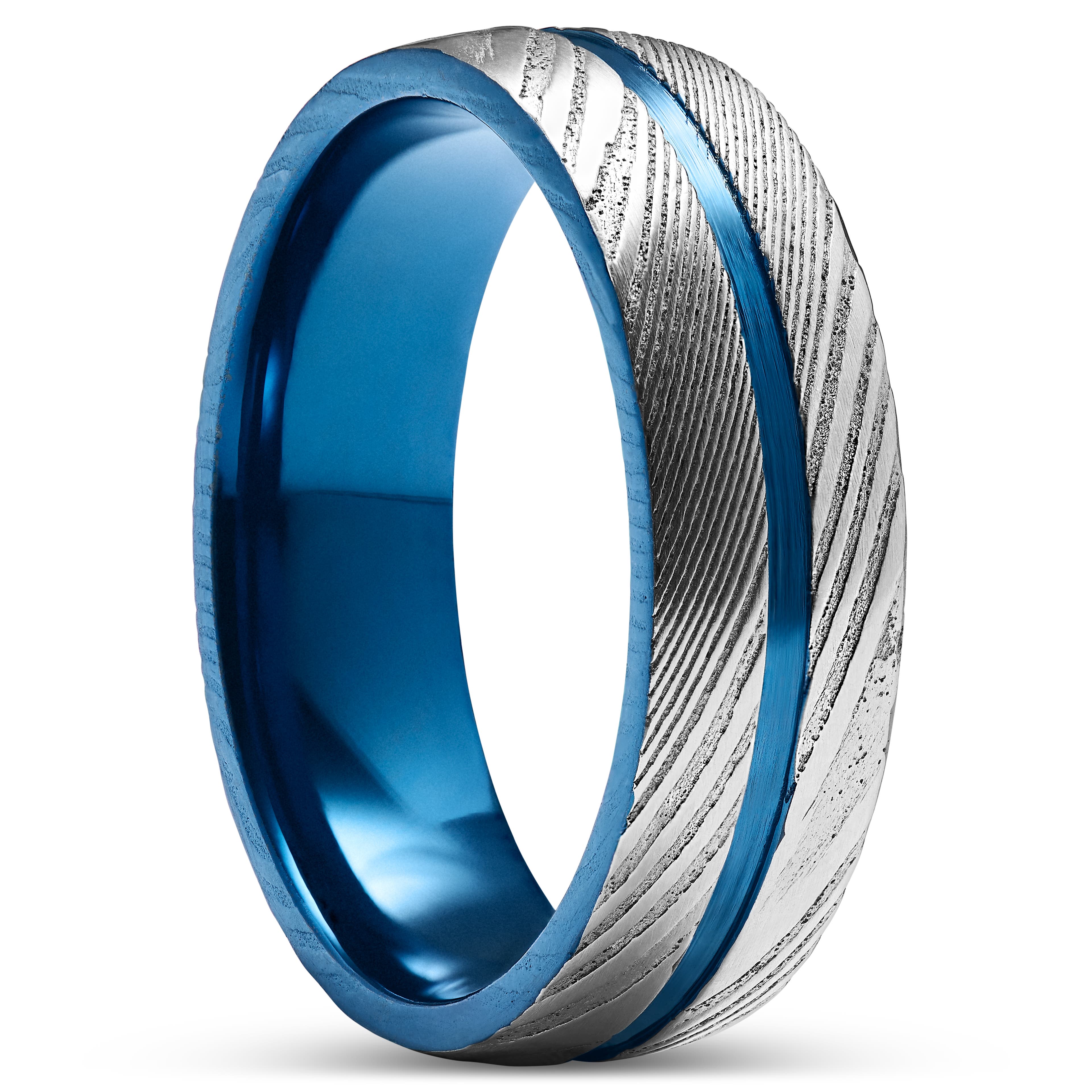 Fortis | 7 mm Ring Aus Geriffeltem Silberfarbenem Damaststahl Und Blauem Titan