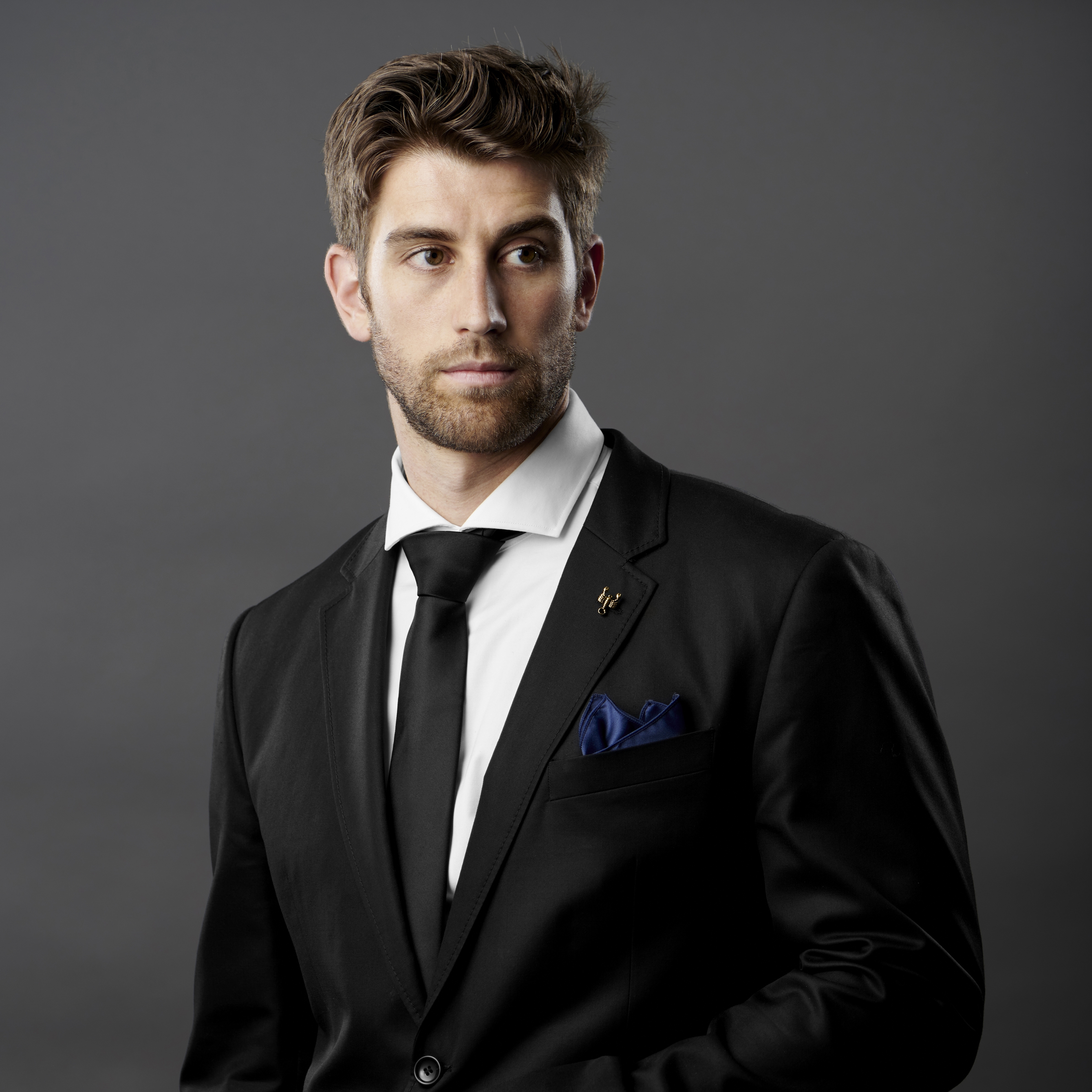 Alfiler de solapa dorado con langosta - 4