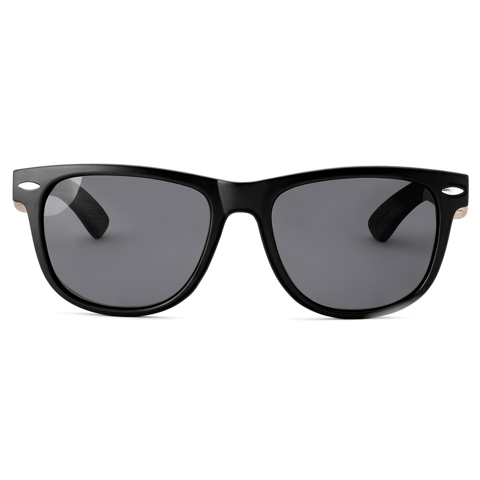 Čierne retro polarizačné slnečné okuliare s drevenými nožičkami Čierne retro polarizačné slnečné okuliare s drevenými nožičkami