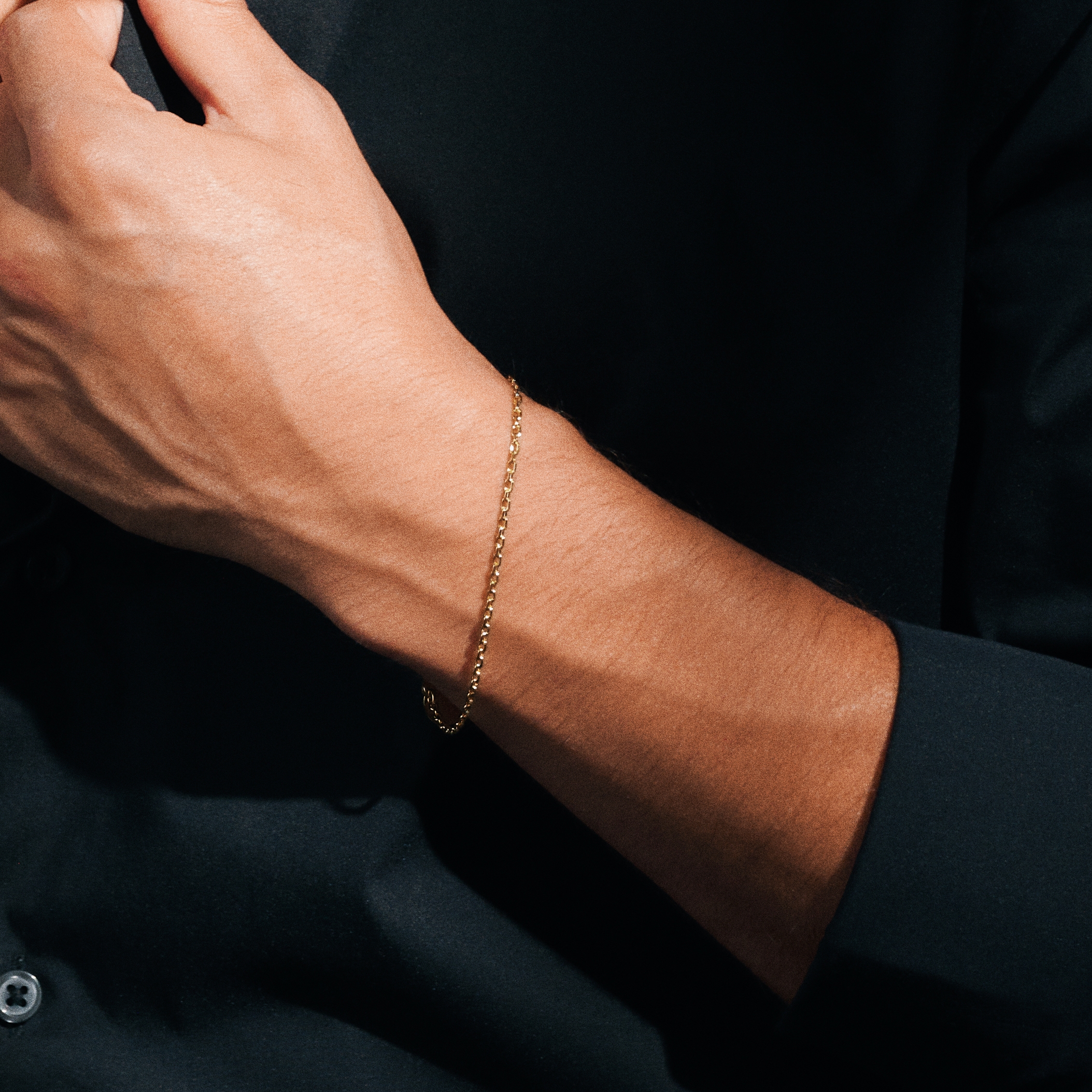 Essentials | Pulsera de cadena de cable dorada de 2 mm - 2