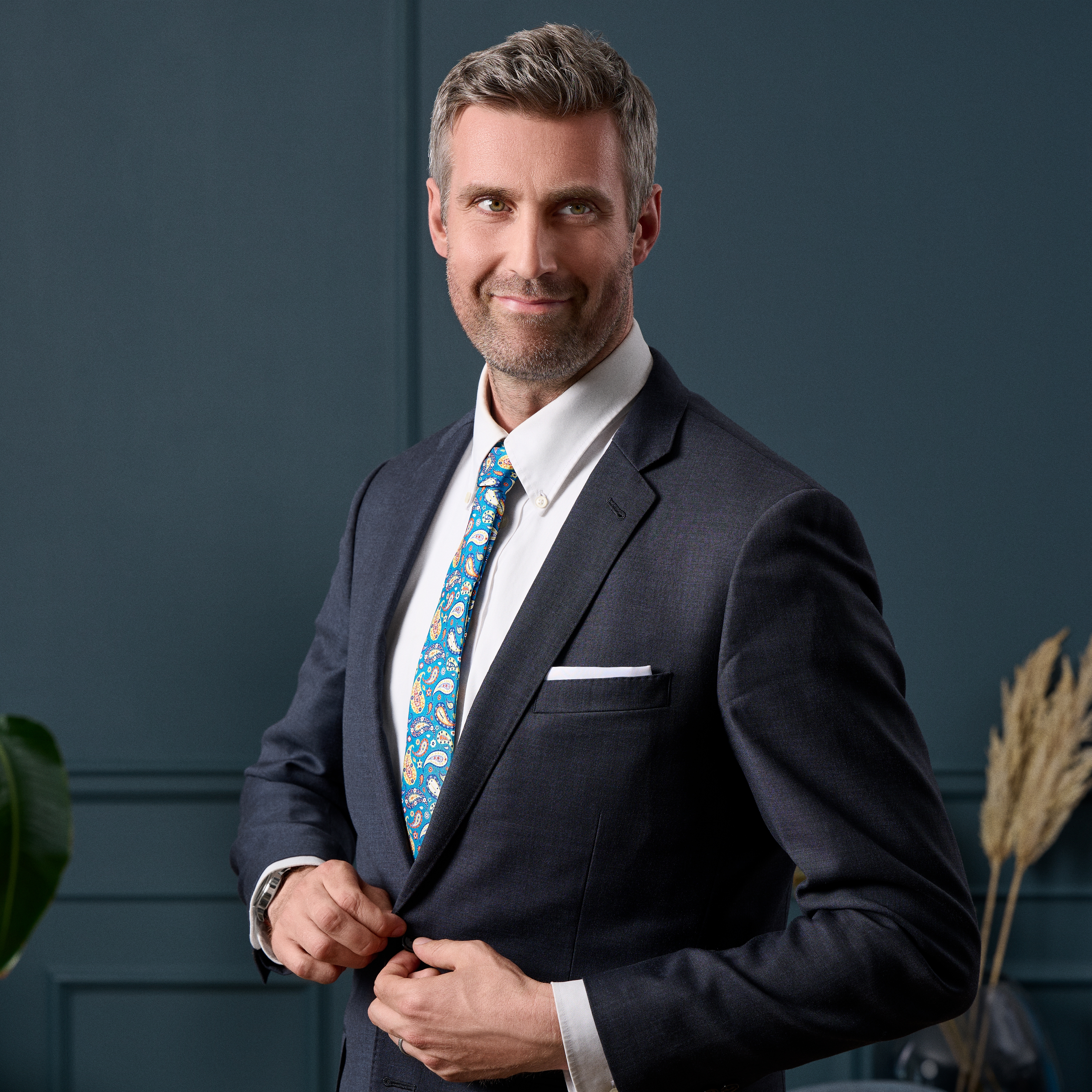 Virtuo | Gravata em Seda Paisley Azul e Amarela de 6 cm - 4