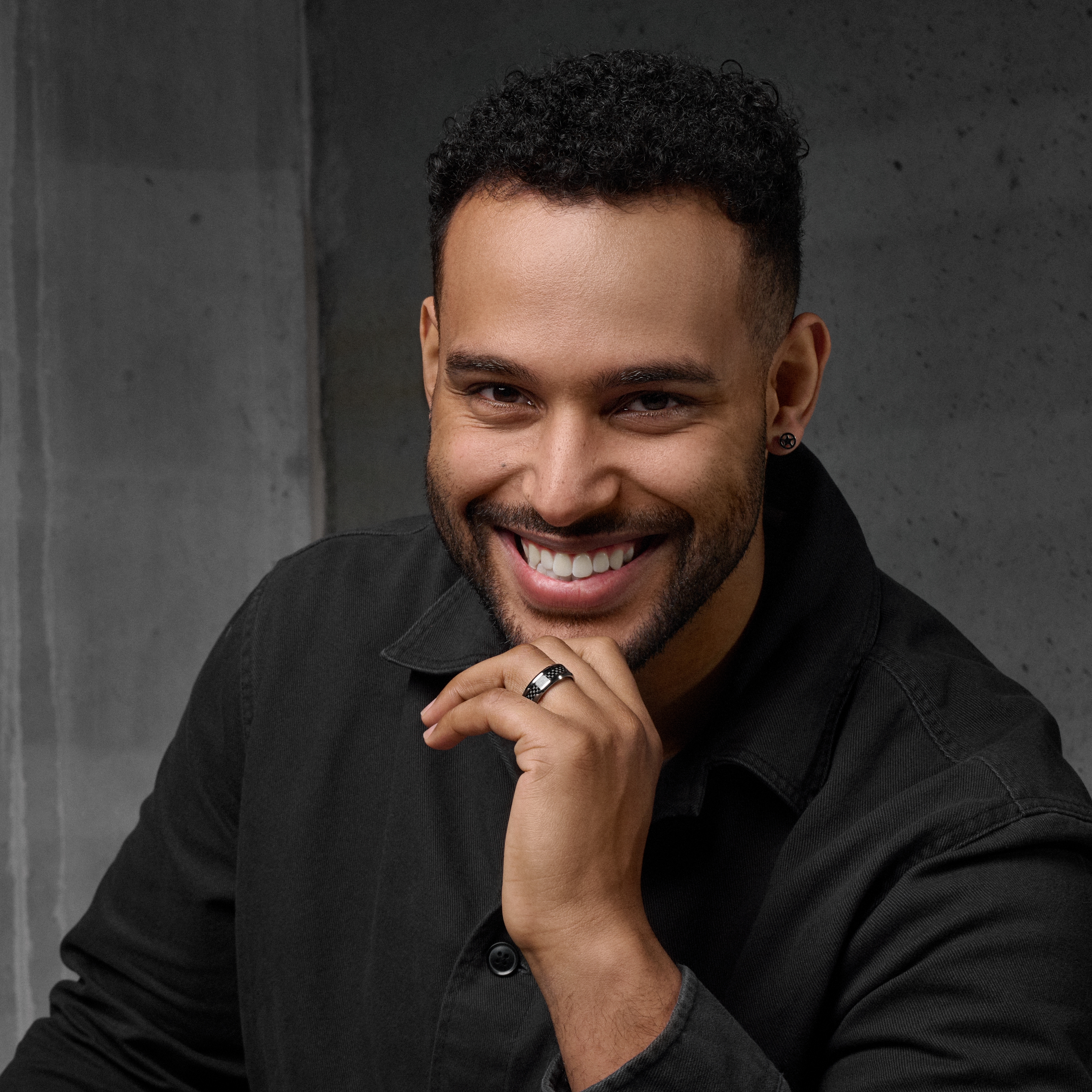 Hyperan | 8mm titanový prsten stříbrné barvy s vložkou z uhlíkových vláken - 5