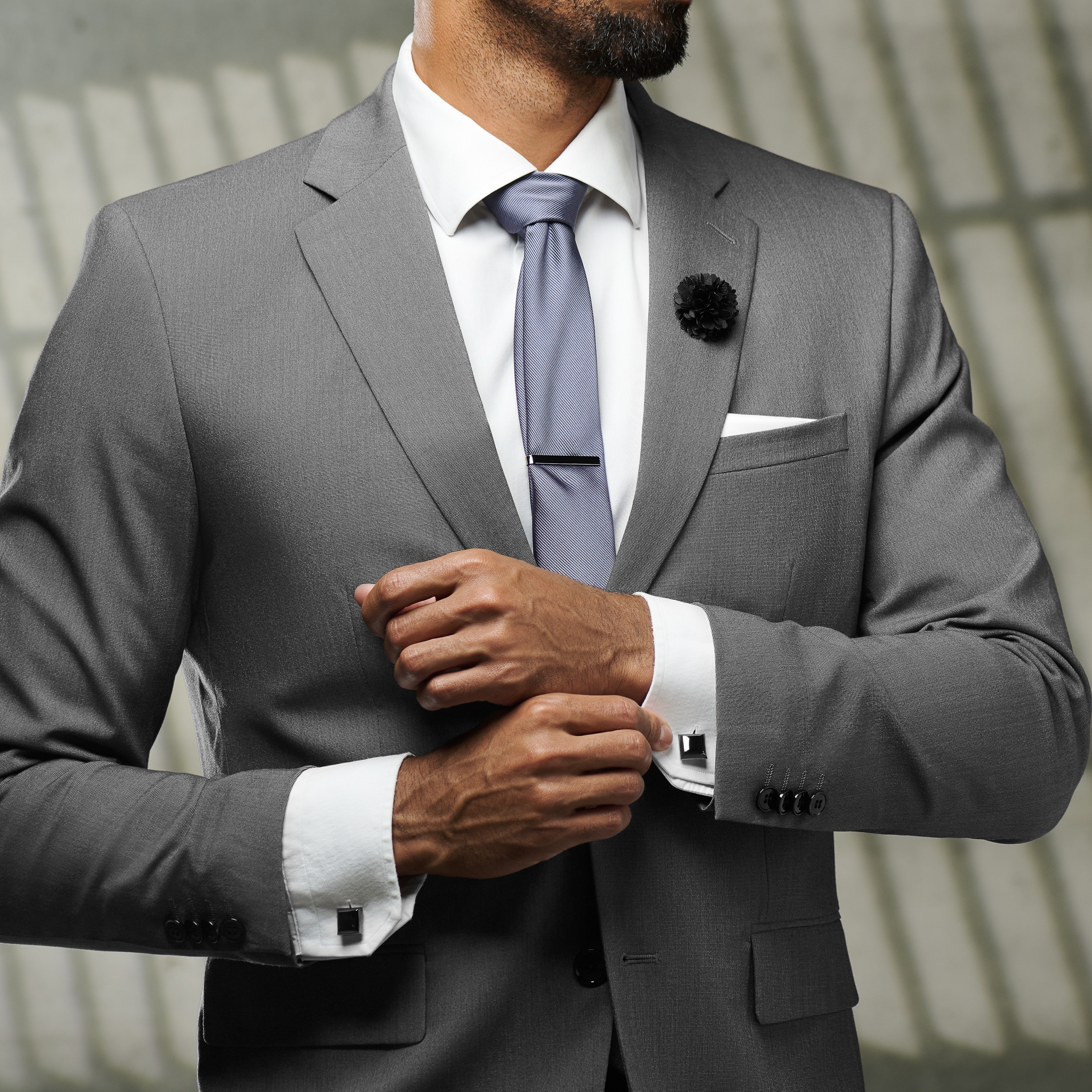 Magnolia | Kavajnål med Svart Blomma - 2