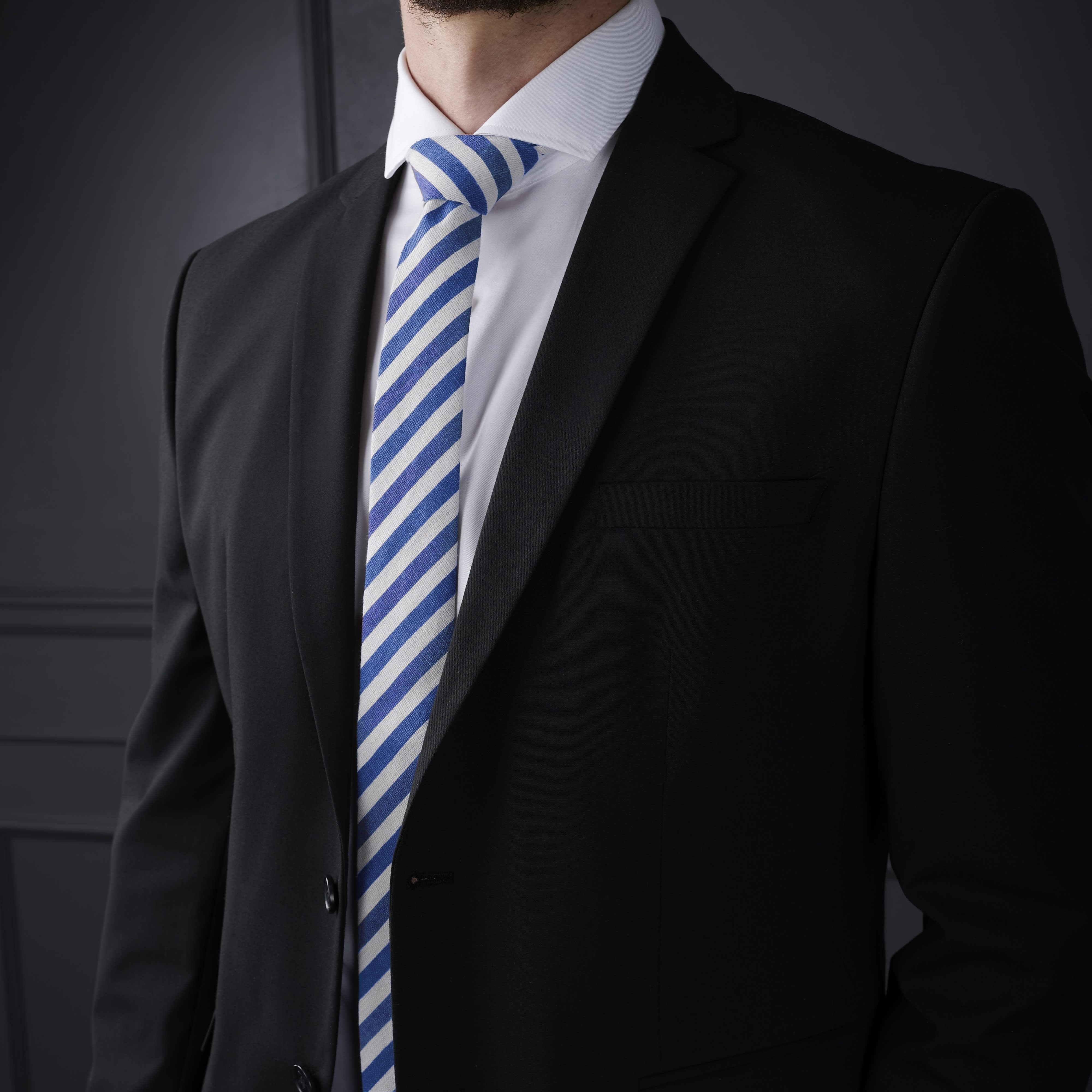 Cravate à rayures bleues et blanches - 3