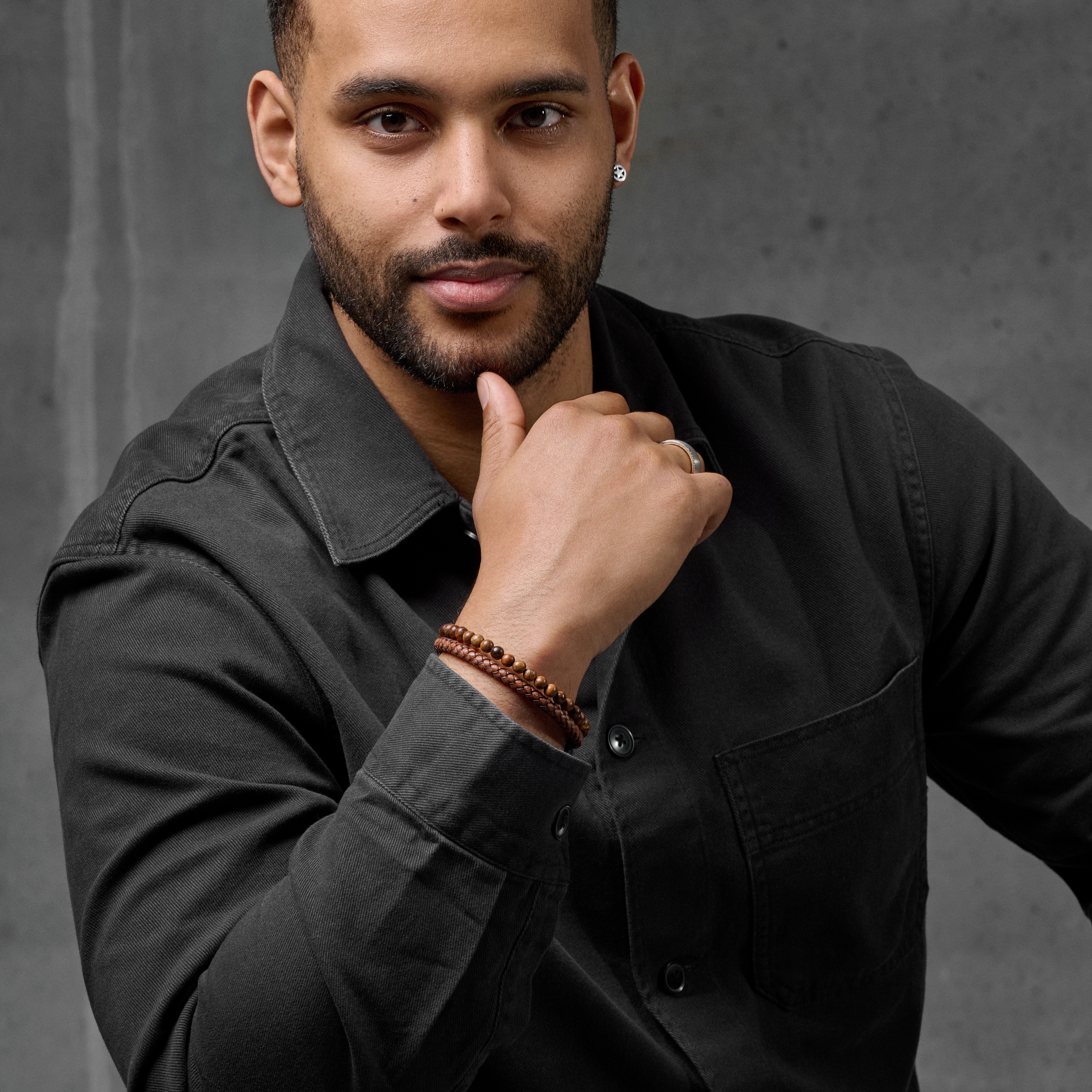 Ikonický náramok s drevenými korálkami a vintage kožou  - 4