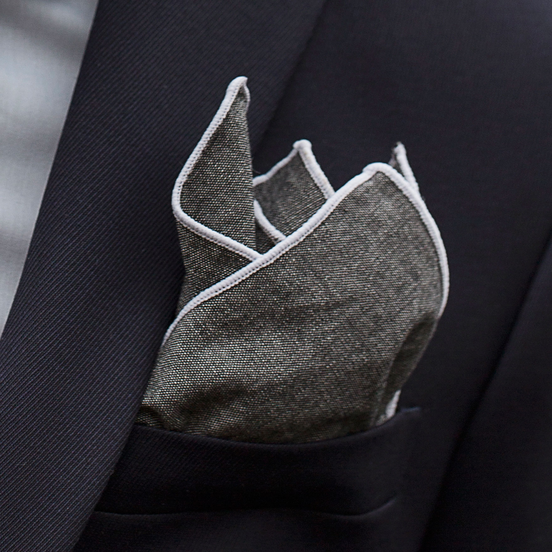 Sivá bavlnená vreckovka do saka - 3