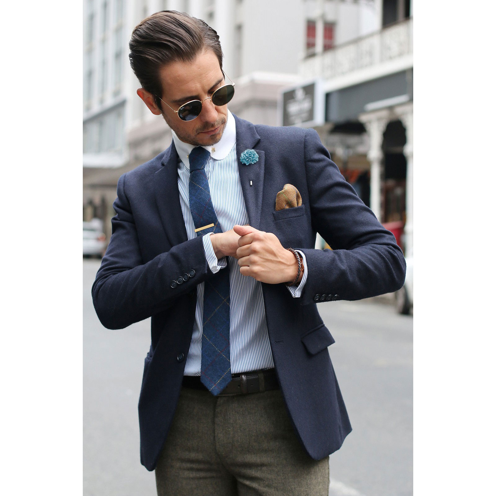 Taivaansininen rintaneula - 5