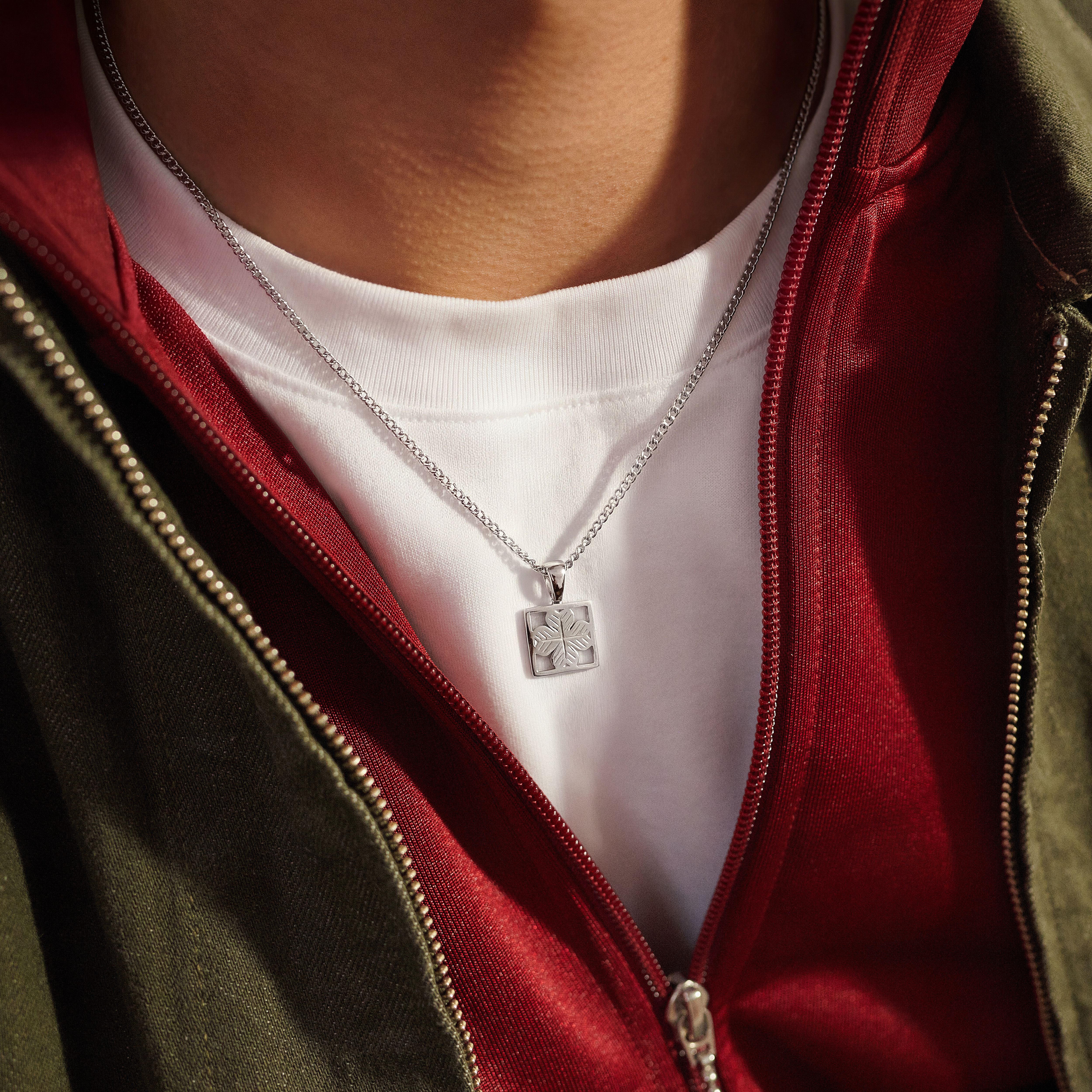 Clover | Collier avec petit pendentif trèfle en acier inoxydable argenté - 3