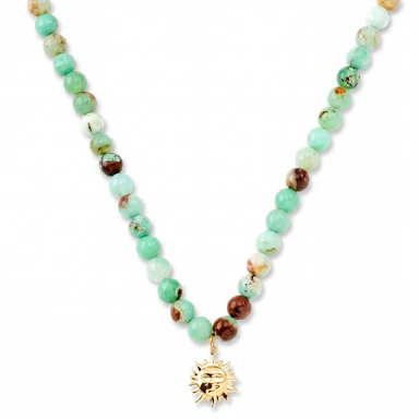 Mediterranean | Collar de cuentas de piedra natural verde con colgante de sol Mediterranean | Collar de cuentas de piedra natural verde con colgante de sol