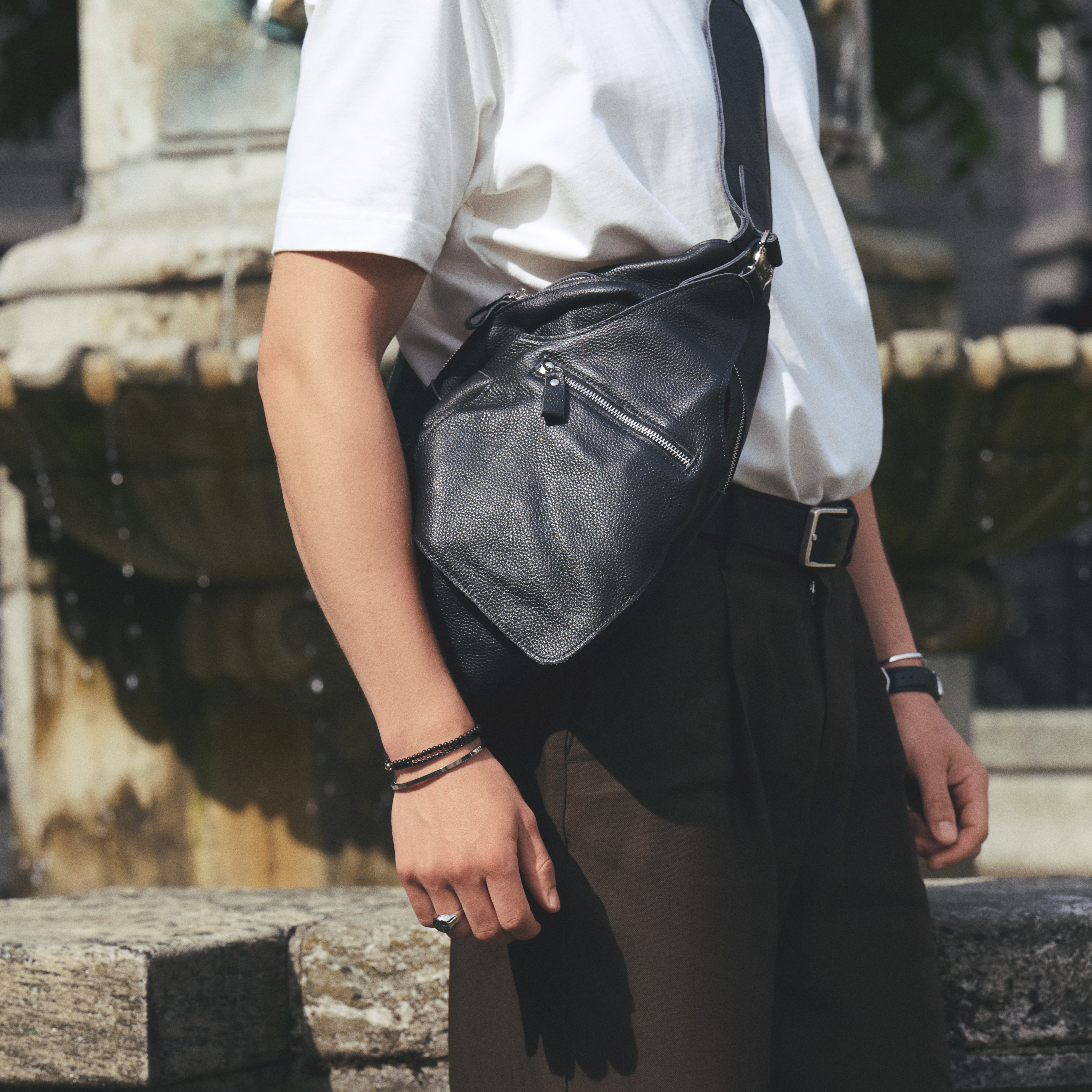  Bolso de hombro de cuero con una sola correa negro - 4