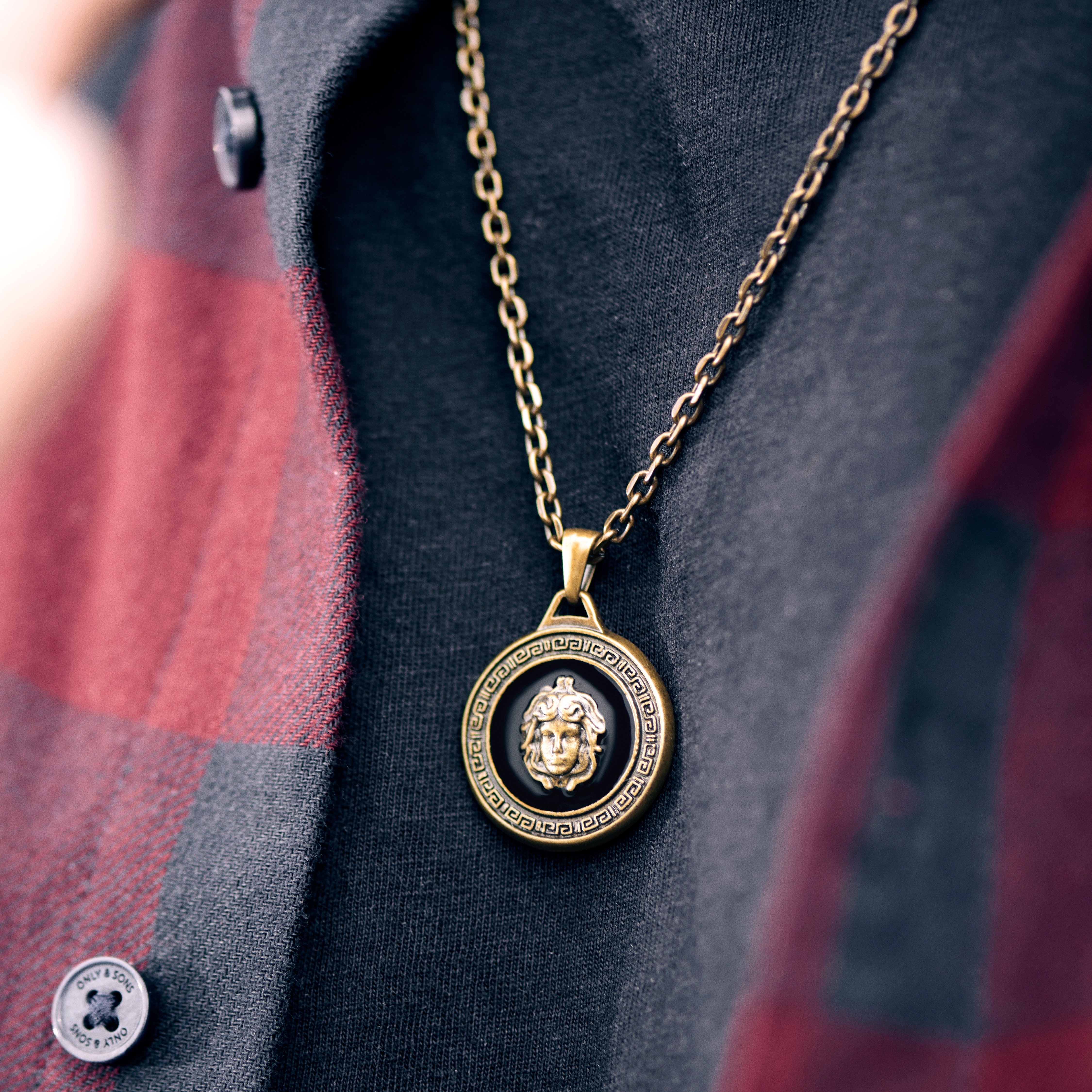 Obelius | Collar vintage dorado con Medusa Tondo - 2