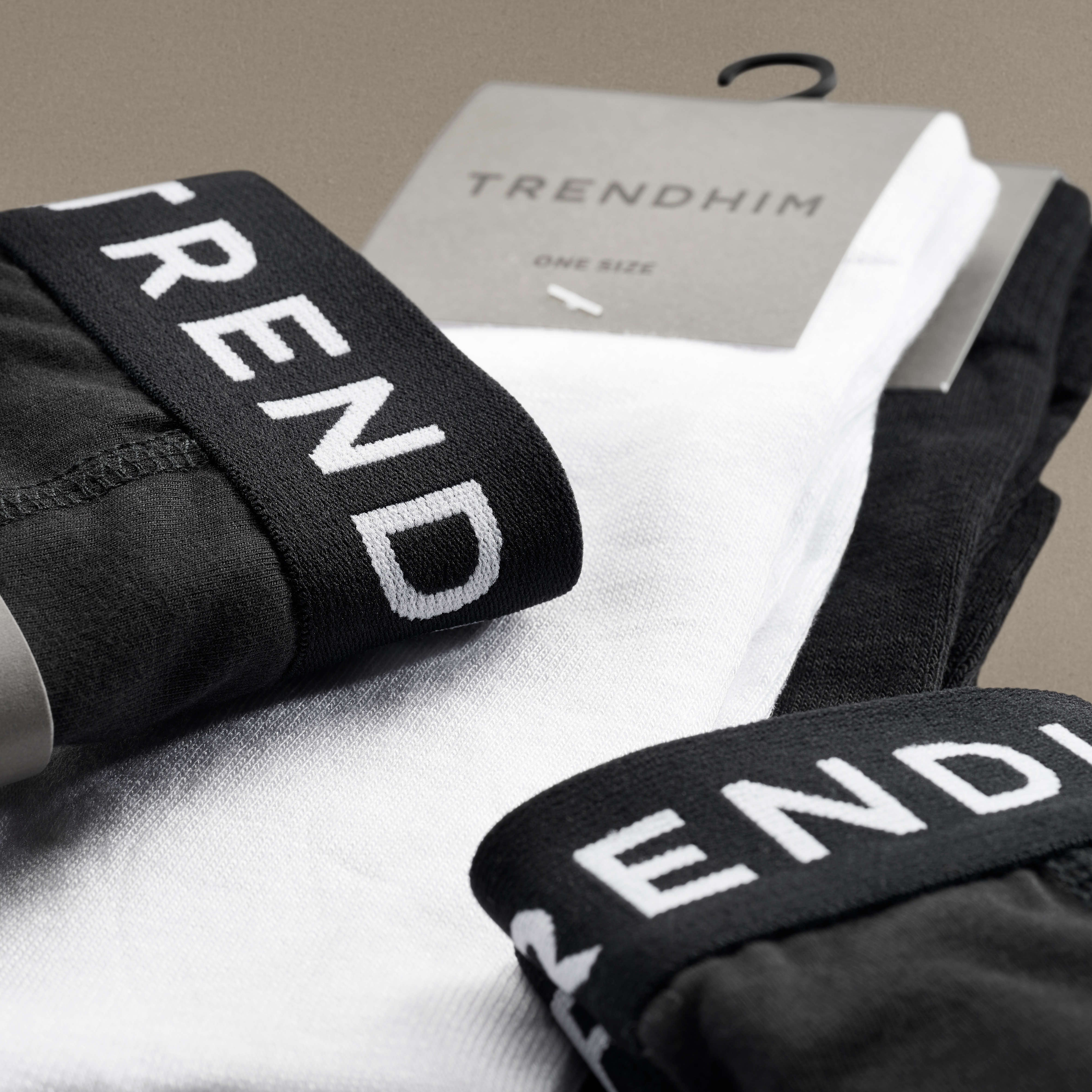 FlexFeel | Cotton Underwear Gift Box | 2x Graphite Boxer Briefs + Graphite and White Socks - 4