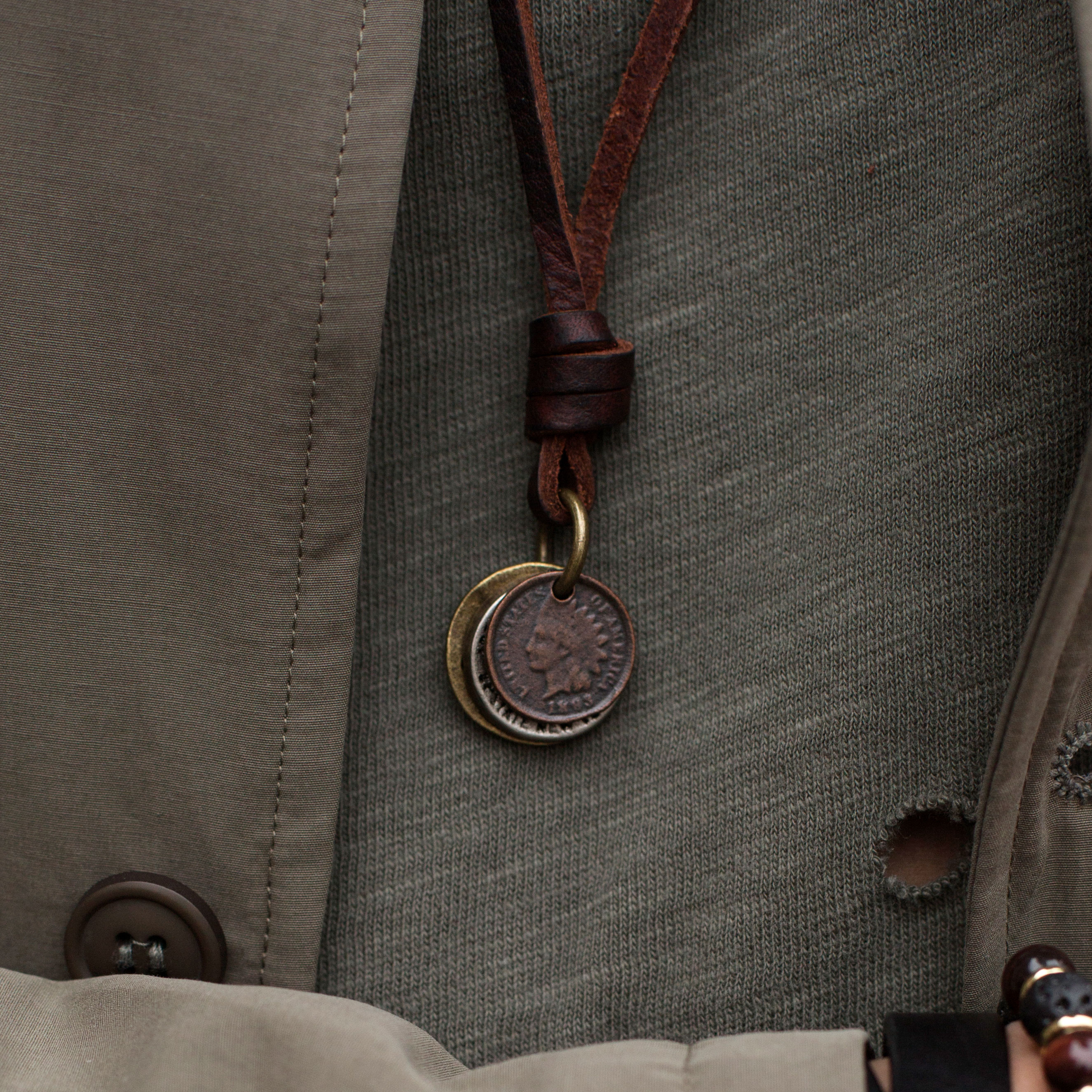 Lederhalskette mit 3 Münzen - 4