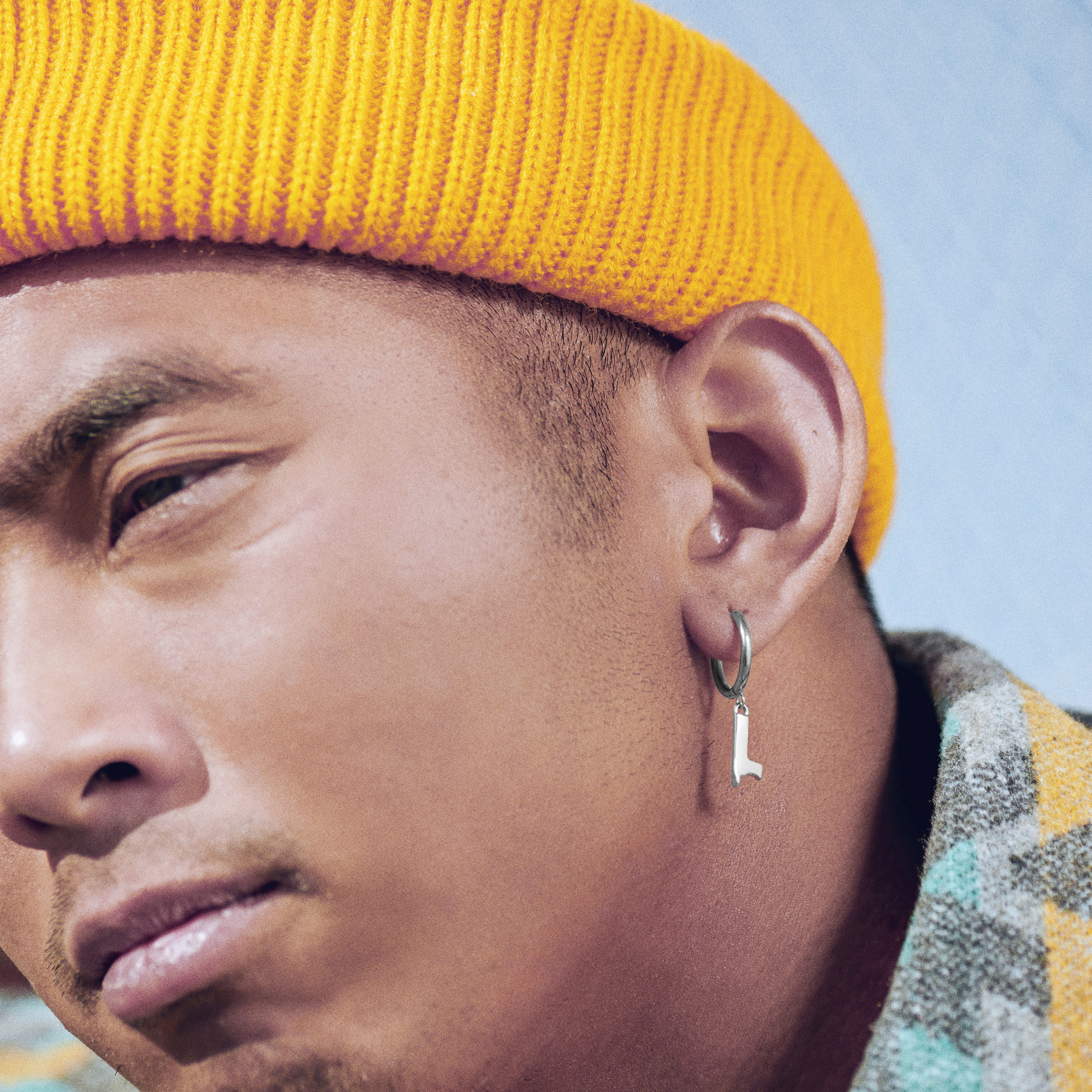 Fahrenheit | Pendiente de aro con colgante de L de acero fundido  - 2