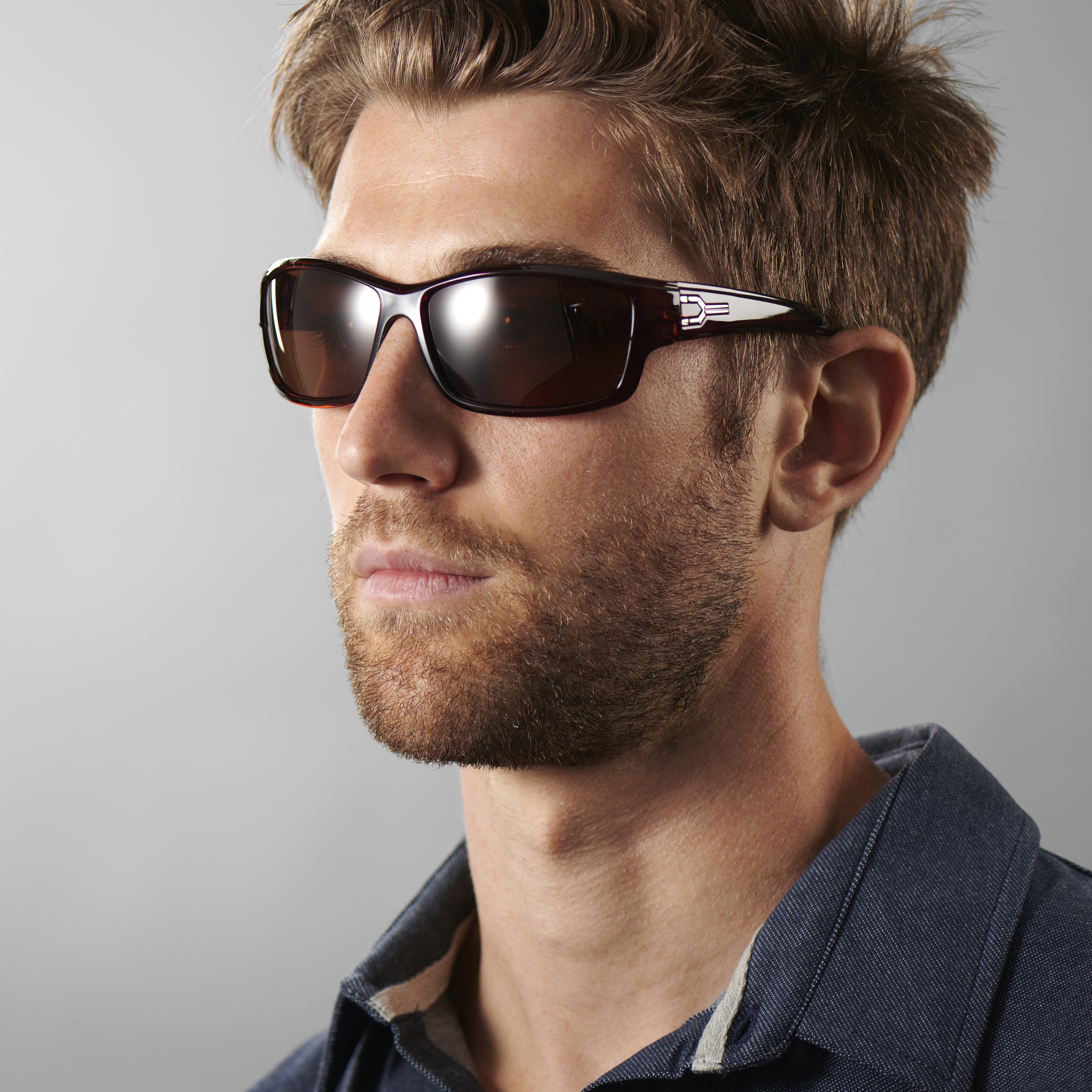 Gafas de sol polarizadas, ahumadas y deportivas en marrón oscuro - 4