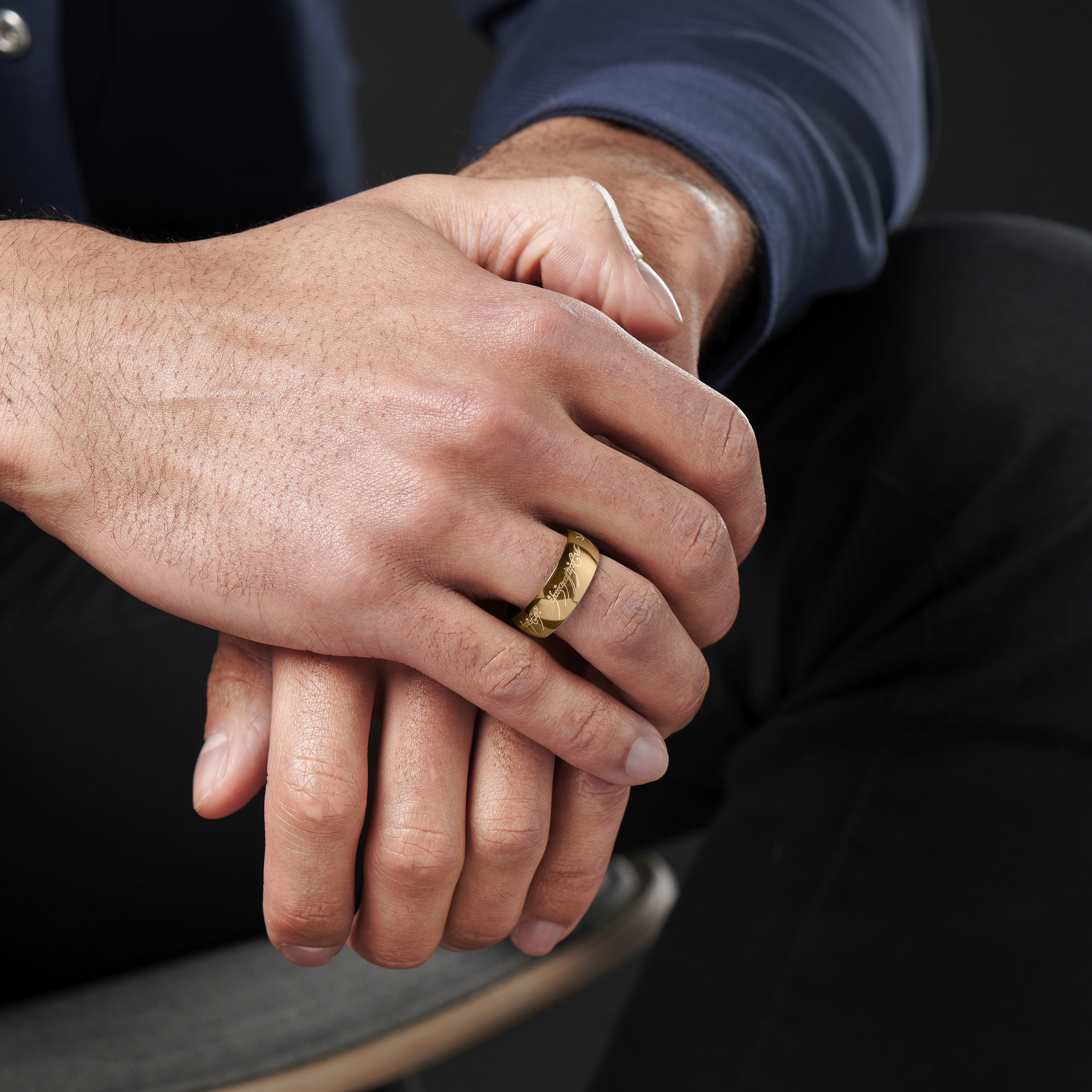 Sentio | Goldfarbener Edelstahl & schwarzer Elfenschrift-Ring - 3