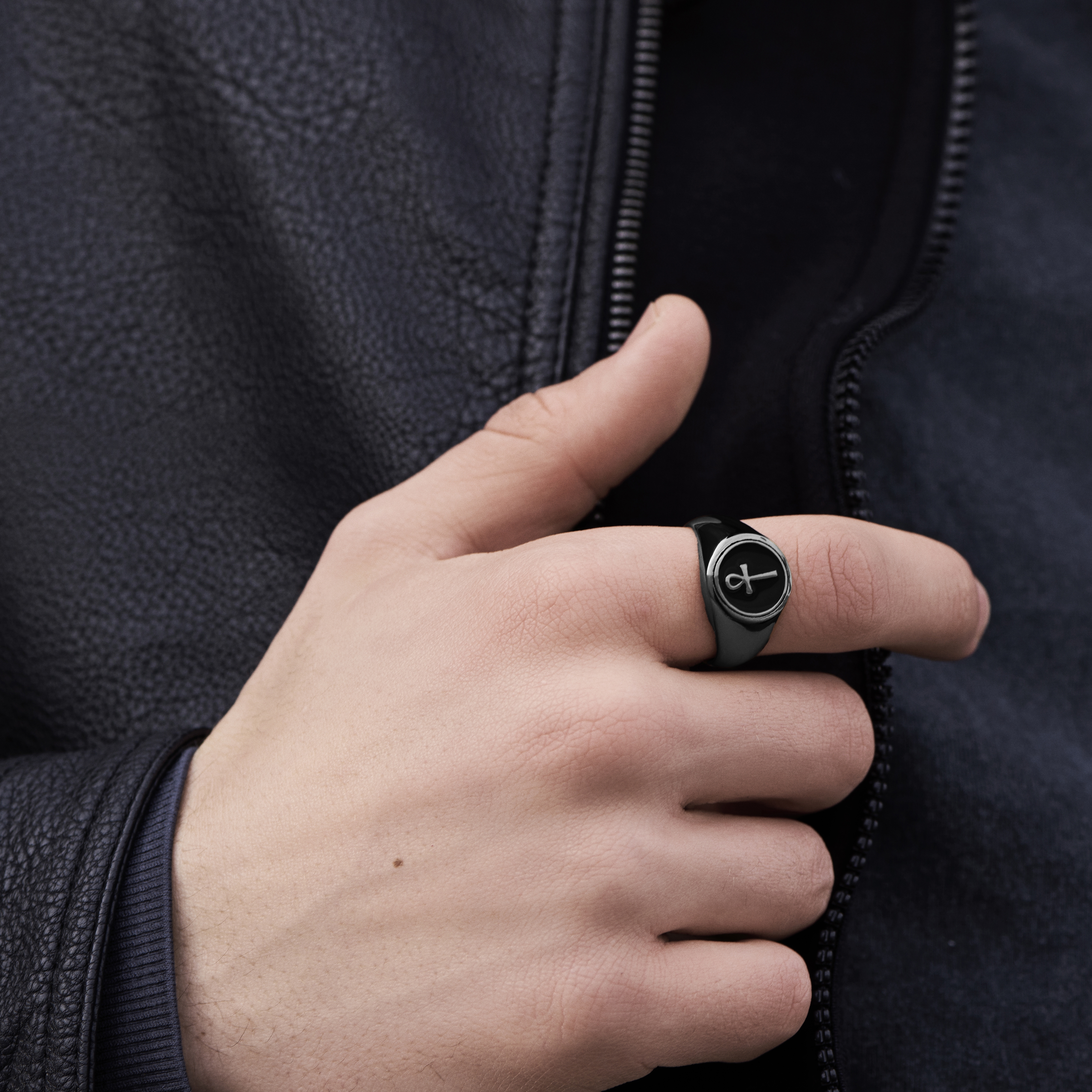 Chevalière Ankh en acier noir - 2