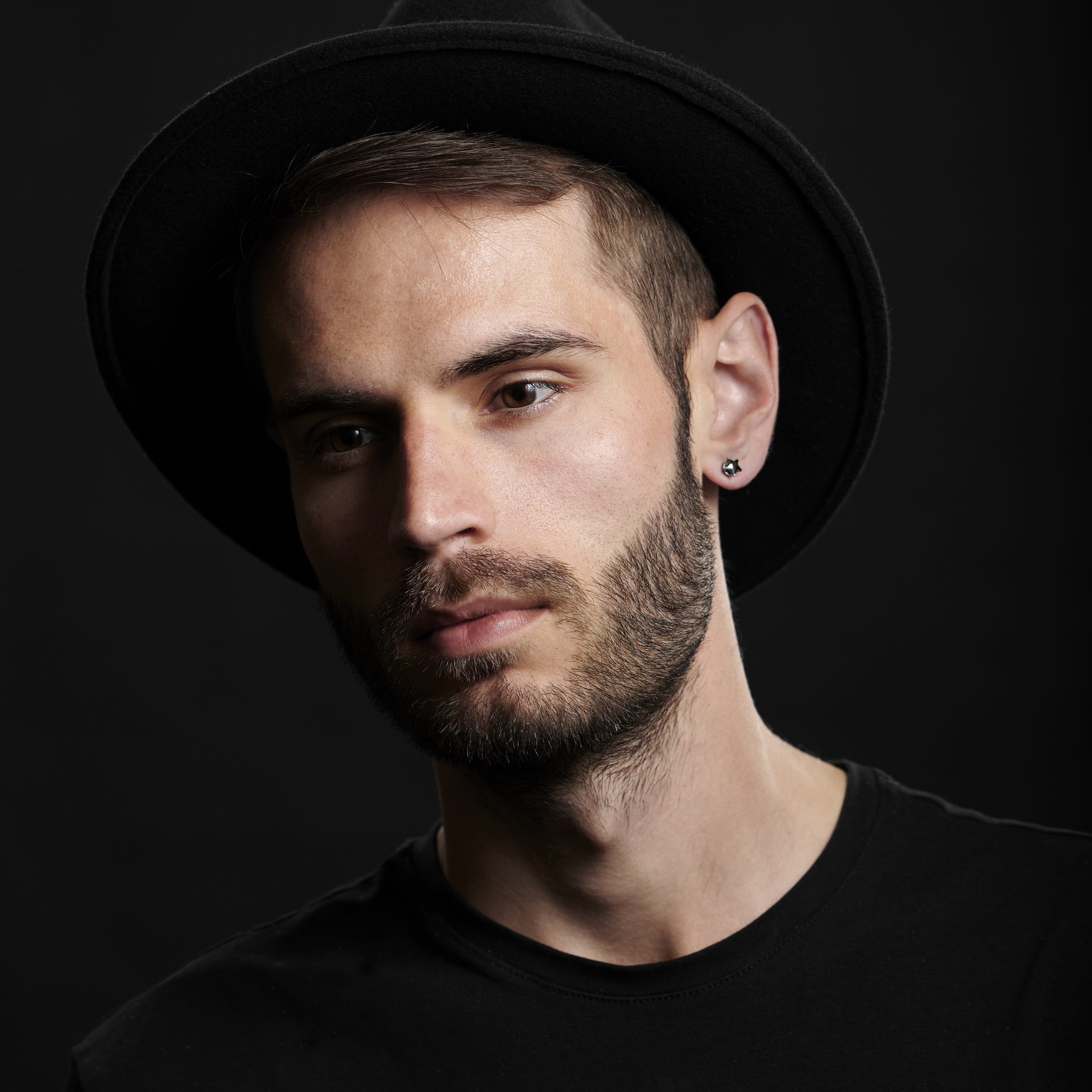 Pendiente magnético con cristal negro de estrella de 6 mm - 4