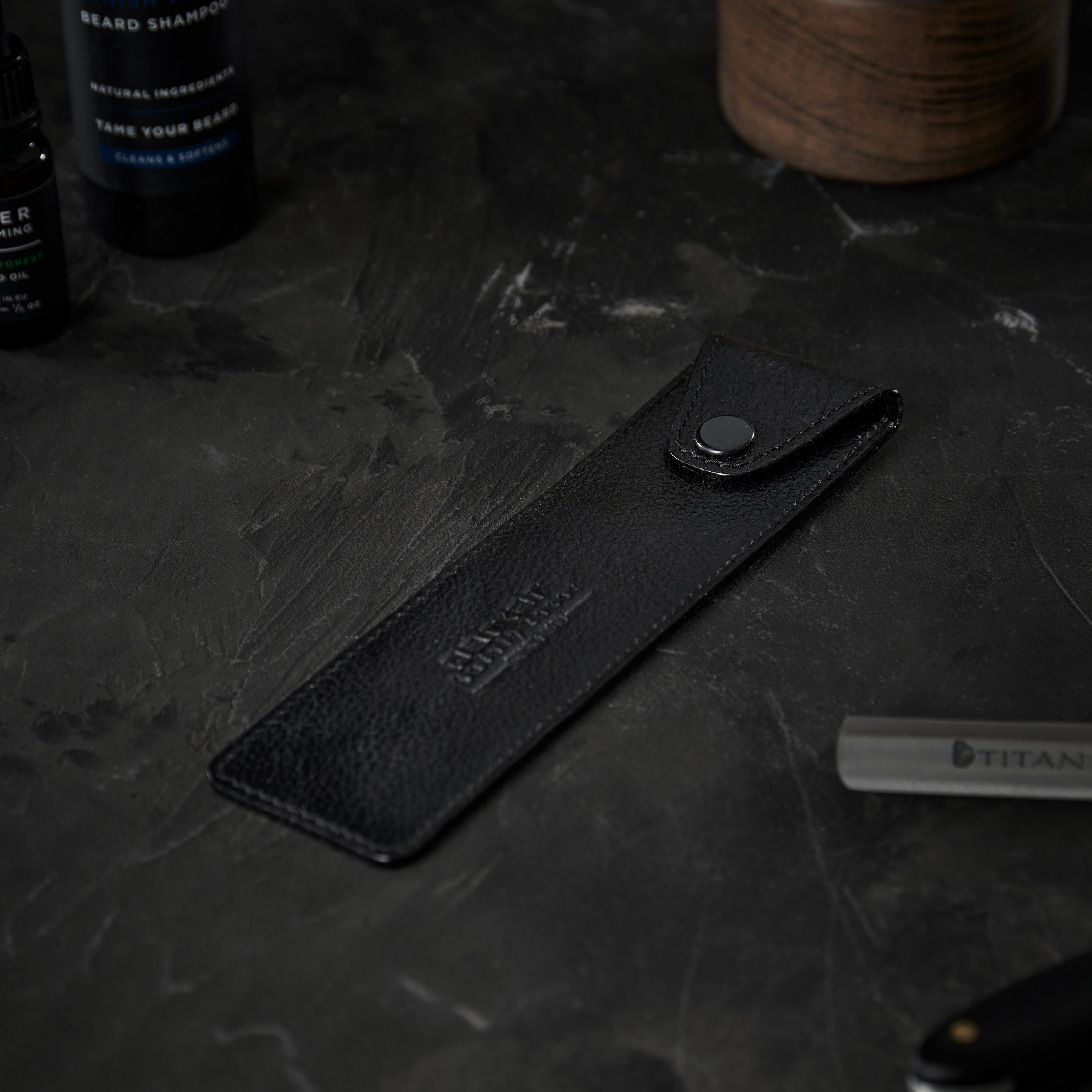 Čierne kožené puzdro - 4