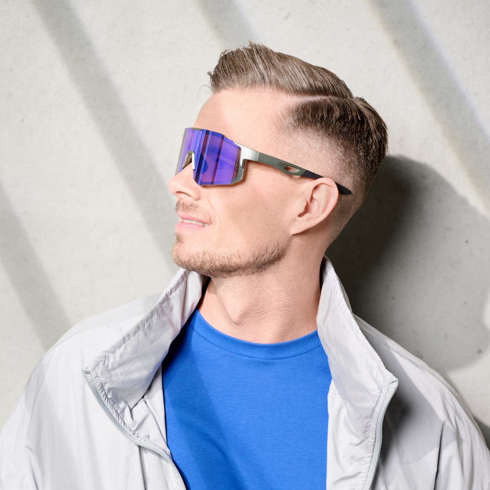 hover: Lunettes de soleil de sport à monture couvrante noires et vertes hover: Lunettes de soleil de sport à monture couvrante noires et vertes