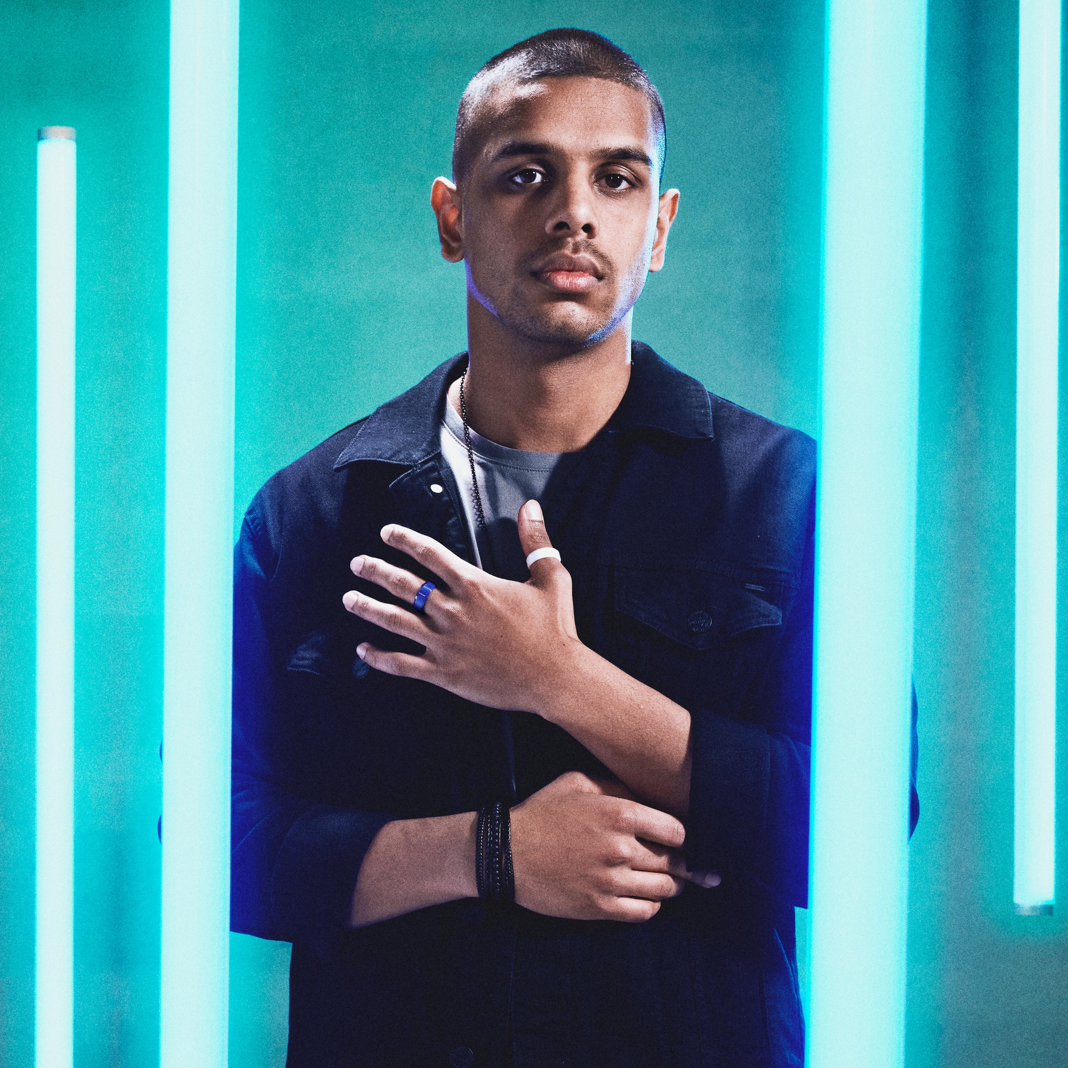 Ferrum | 8 mm weißer, polierter und gebürsteter Keramikring mit abgeschrägten Kanten - 4