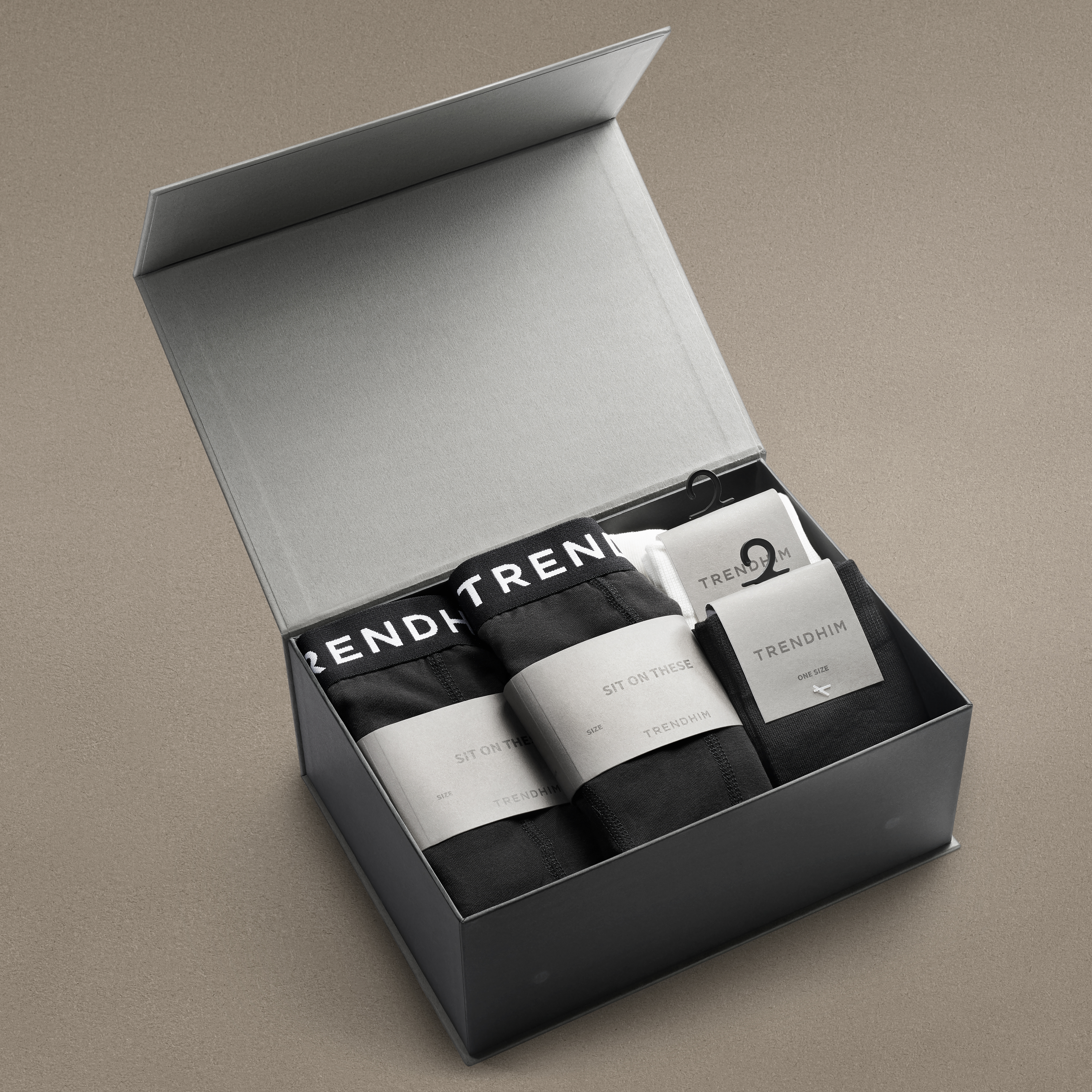FlexFeel | Cotton Underwear Gift Box | 2x Graphite Boxer Briefs + Graphite and White Socks - 3