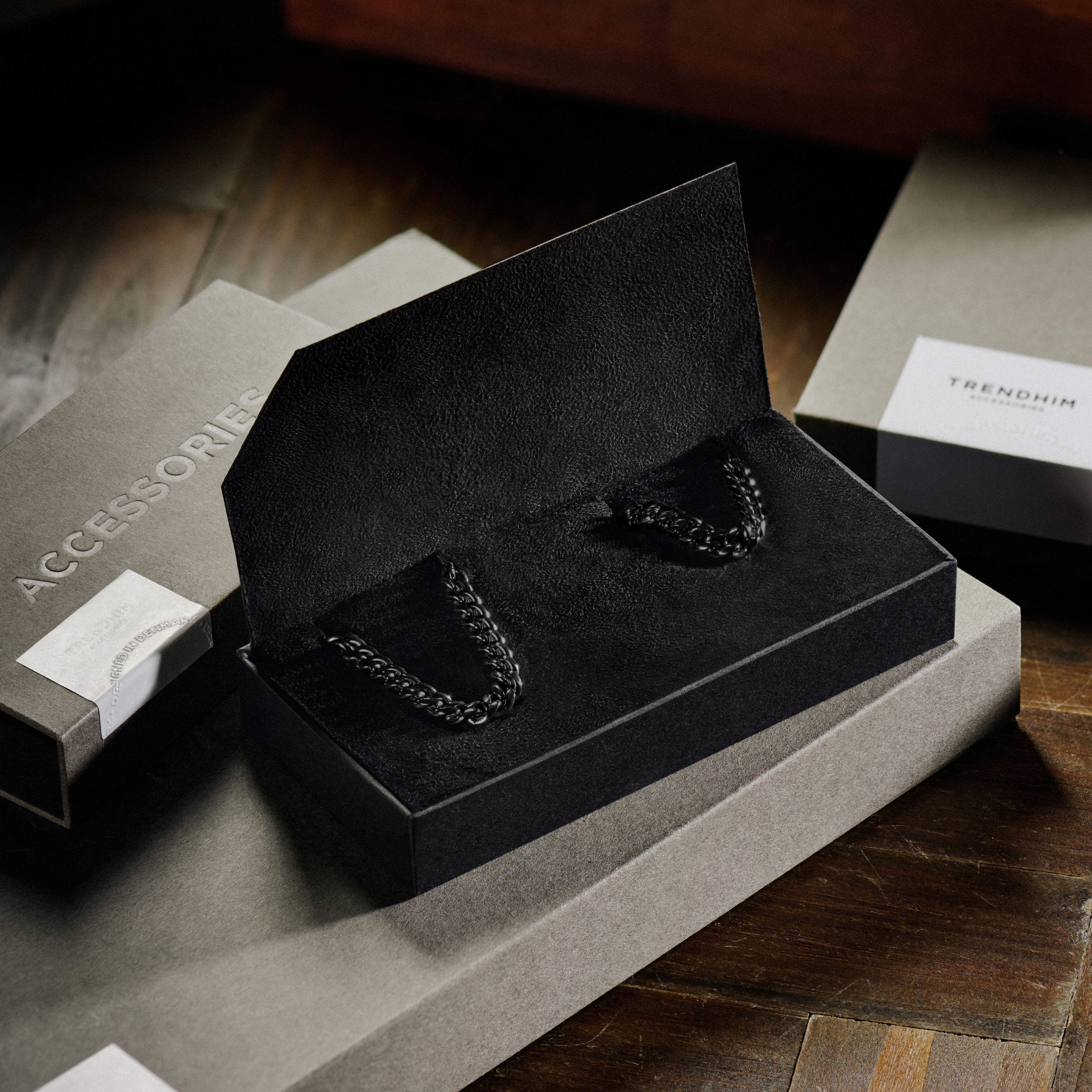 Подаръчна кутия със стоманена черна гривна и колие от cuban верижка 8 мм - 5