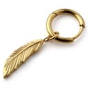 Goldfarbener Titan-Ohrring mit Feder-Anhänger Goldfarbener Titan-Ohrring mit Feder-Anhänger