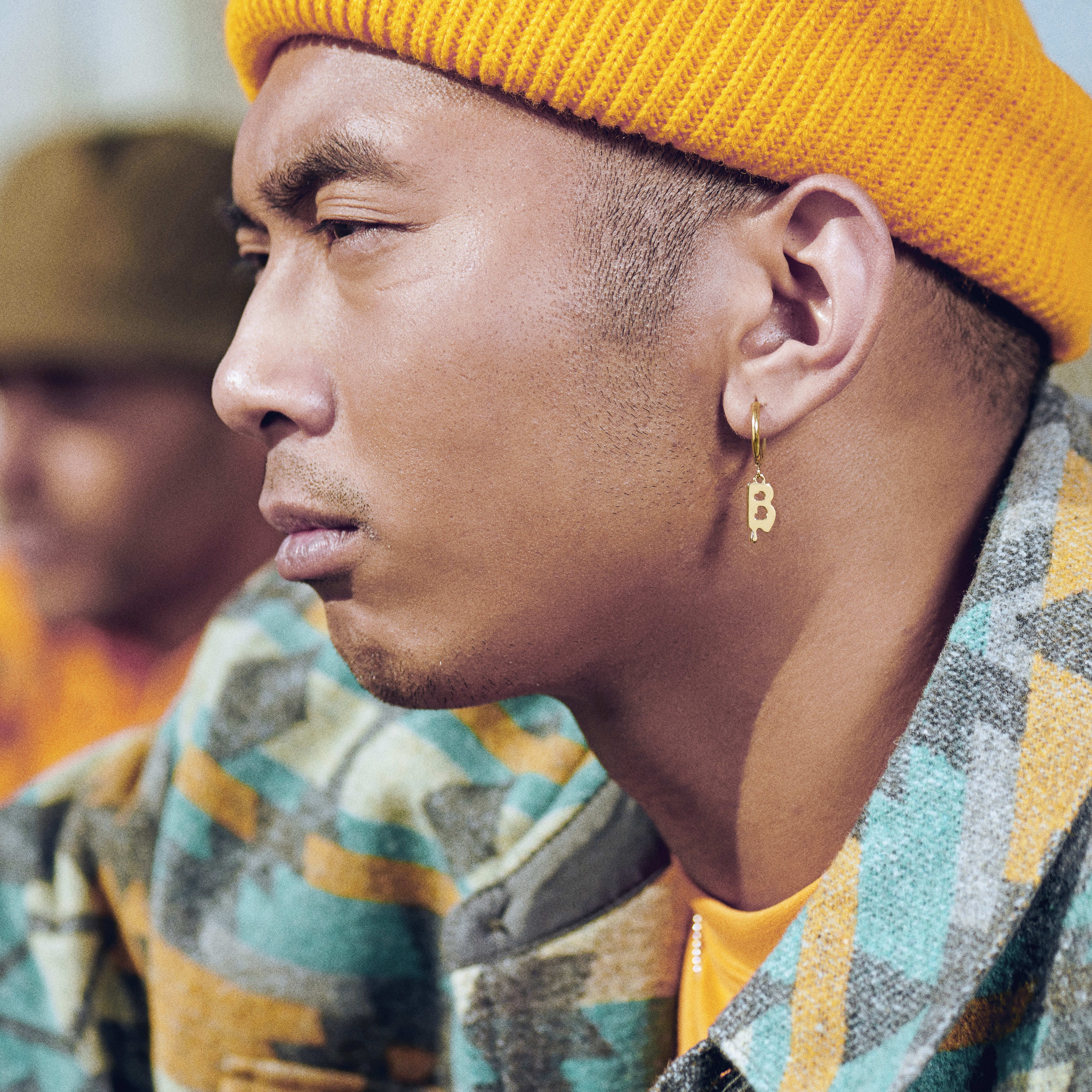 Fahrenheit | BOUCLE D'OREILLE AVEC L'INITIALE B EN ACIER DORÉ - 2