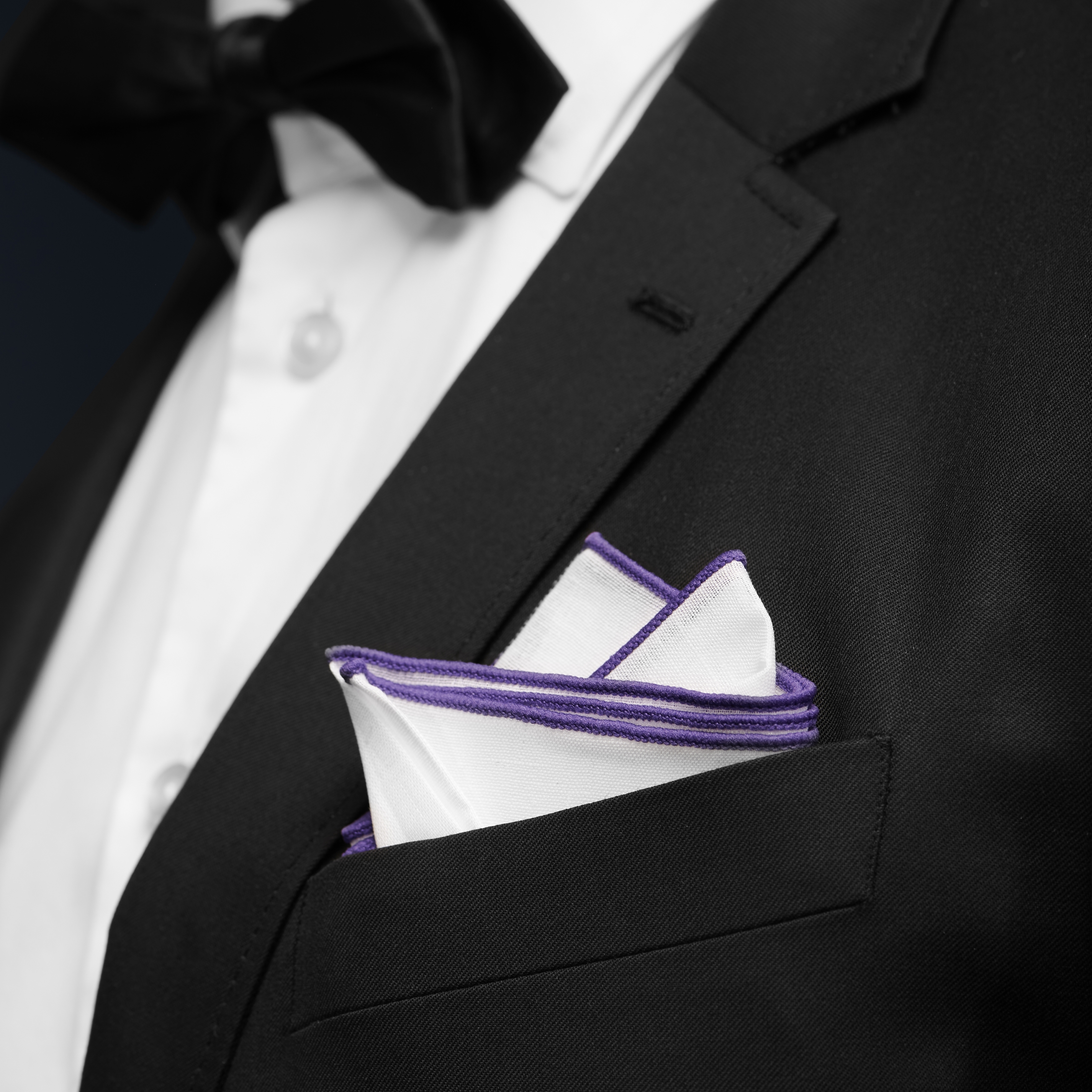 Fehér vászon díszzsebkendő lila szegéllyel - 3