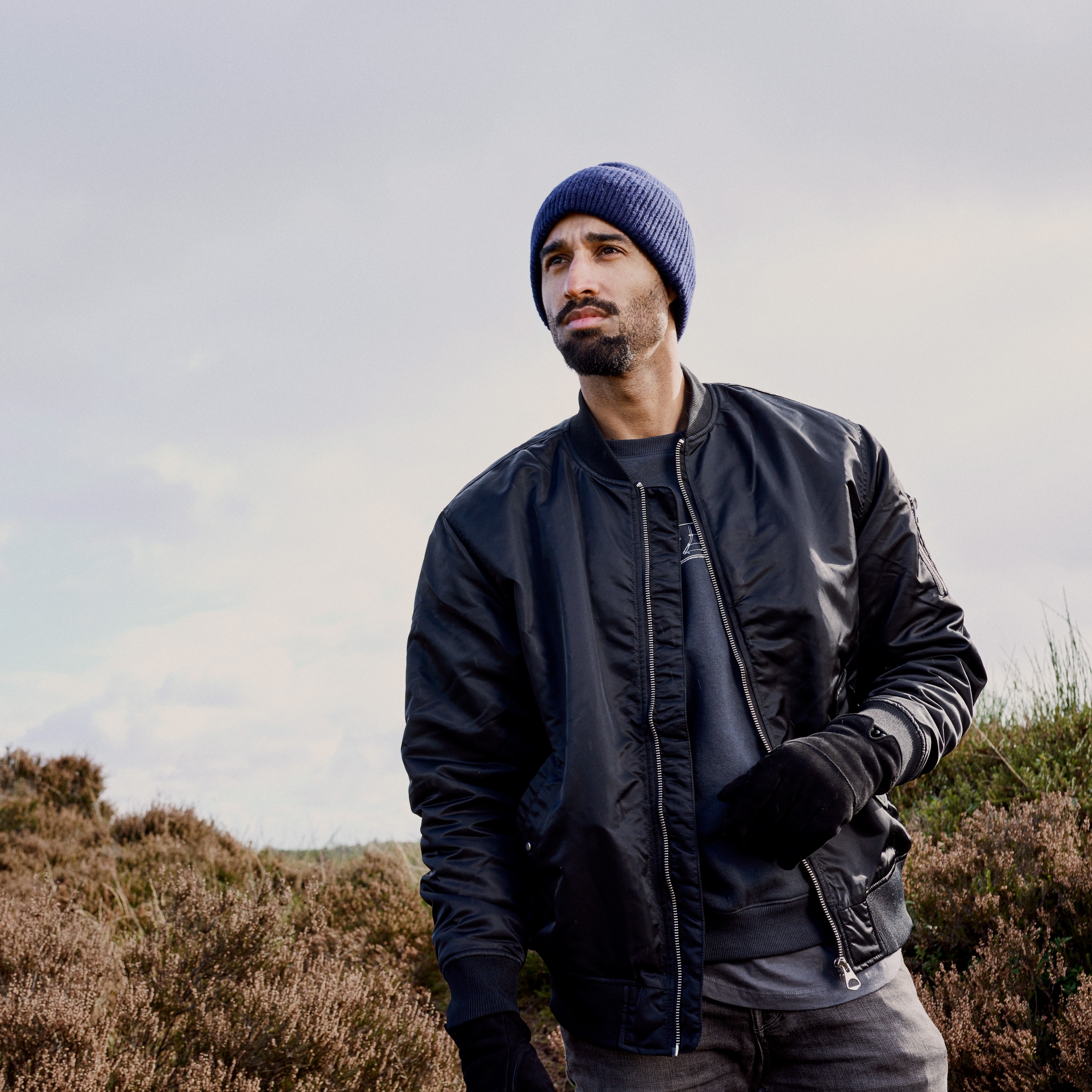 Hiems | Marineblaue Beanie aus recycelter Wolle mit Bündchen - 5