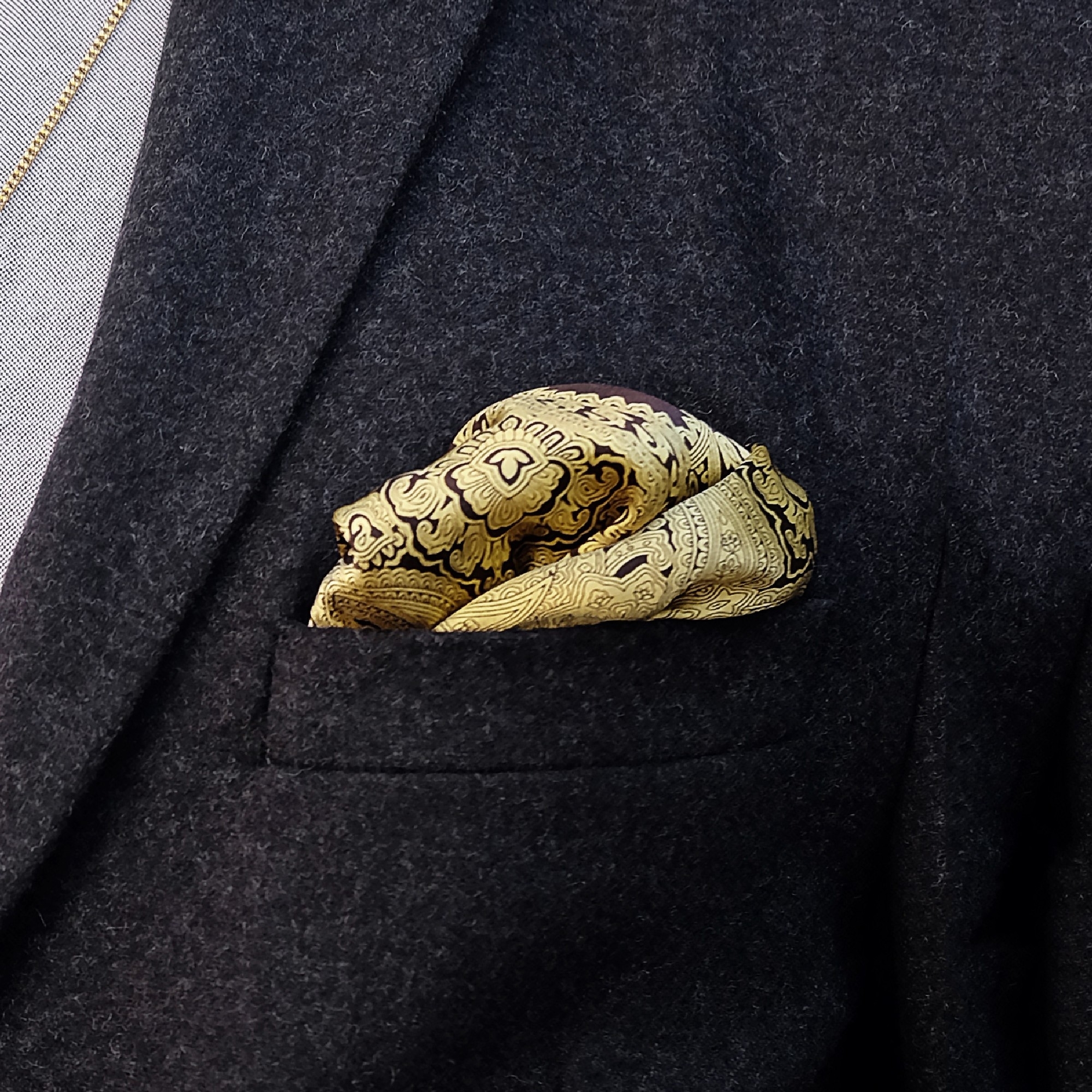 Kuninglik siidist taskurätik - 3