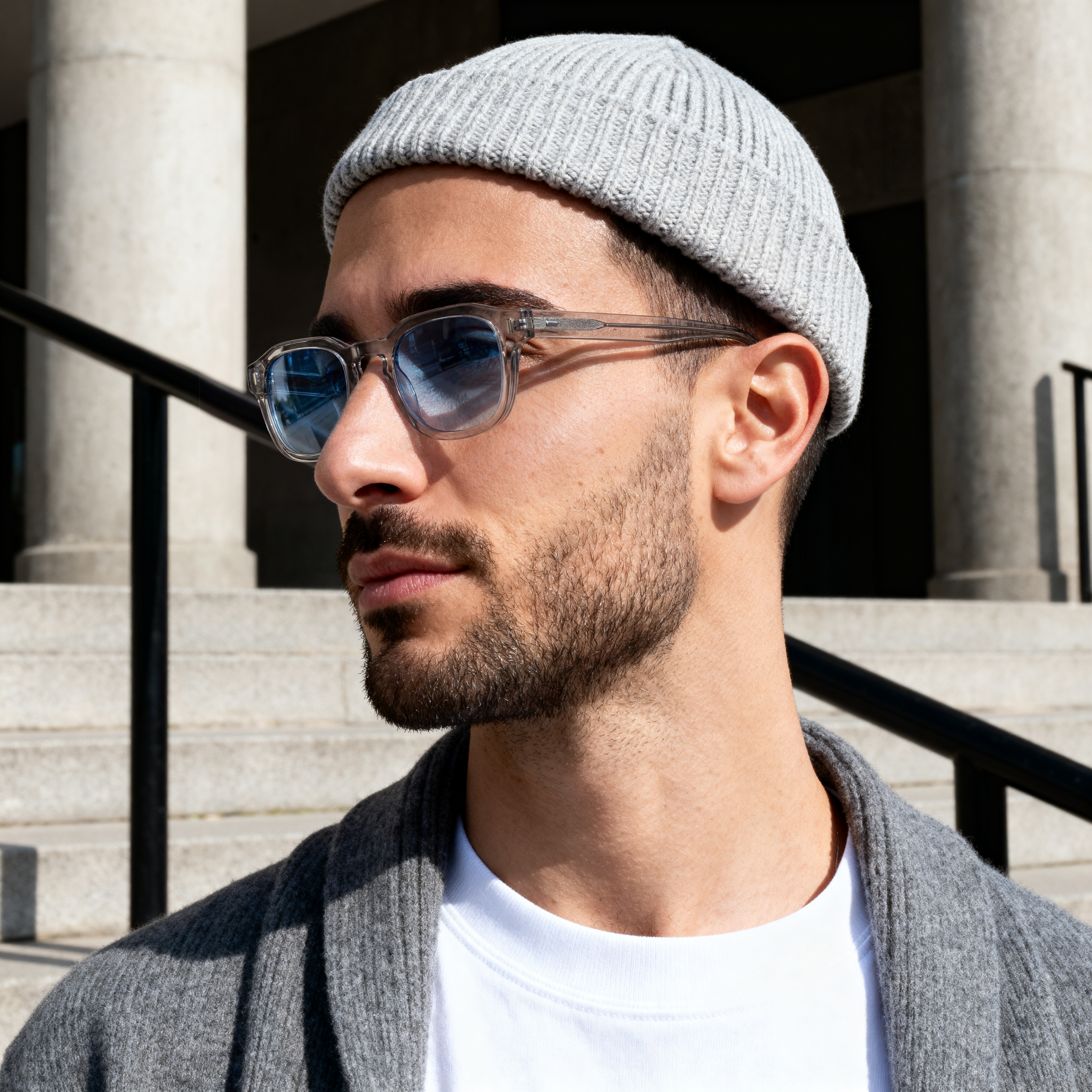 Przezroczysto-niebieskie geometryczne okulary przeciwsłoneczne gradient typu horn rimmed - 2