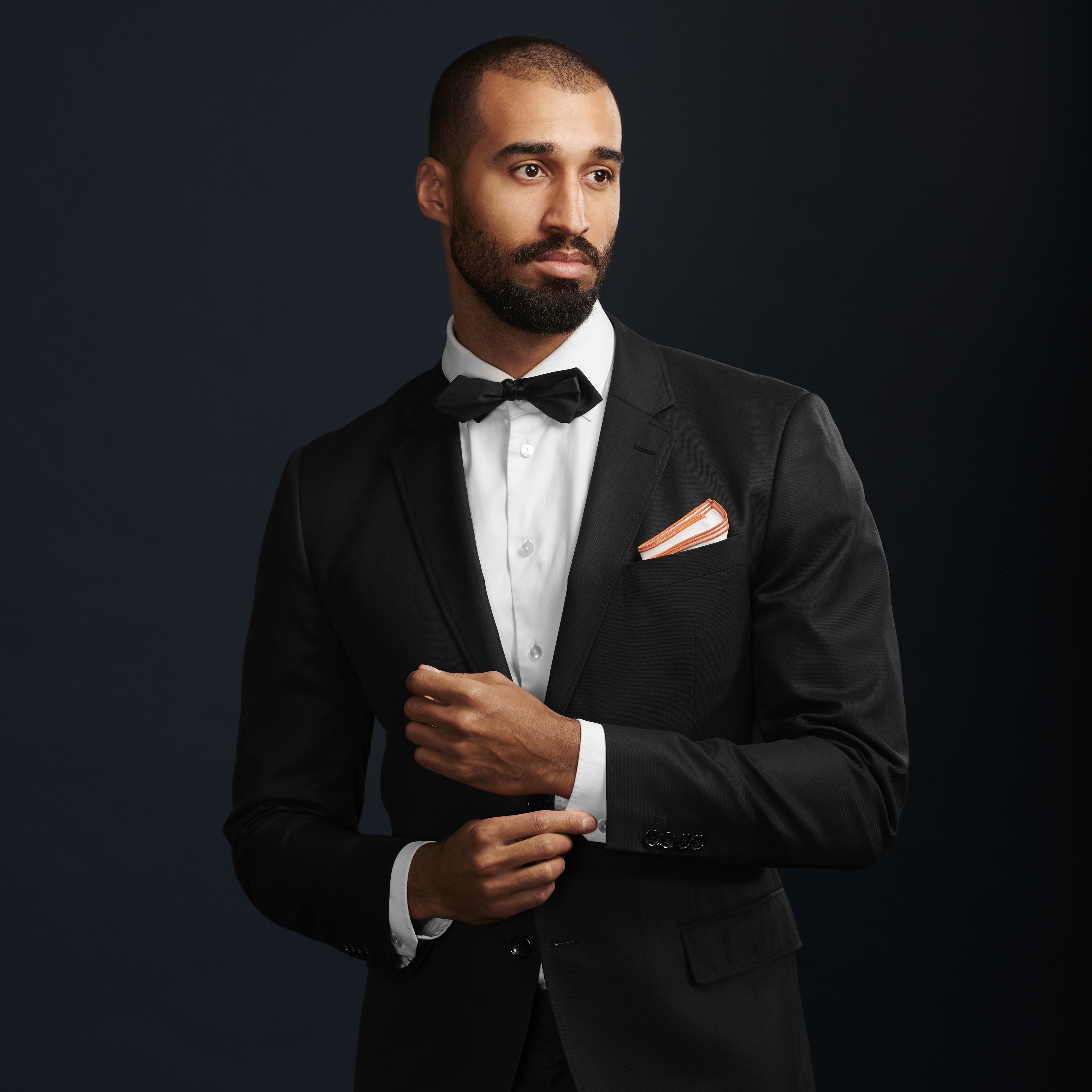 Pochette de costume blanche à bords orange - 4