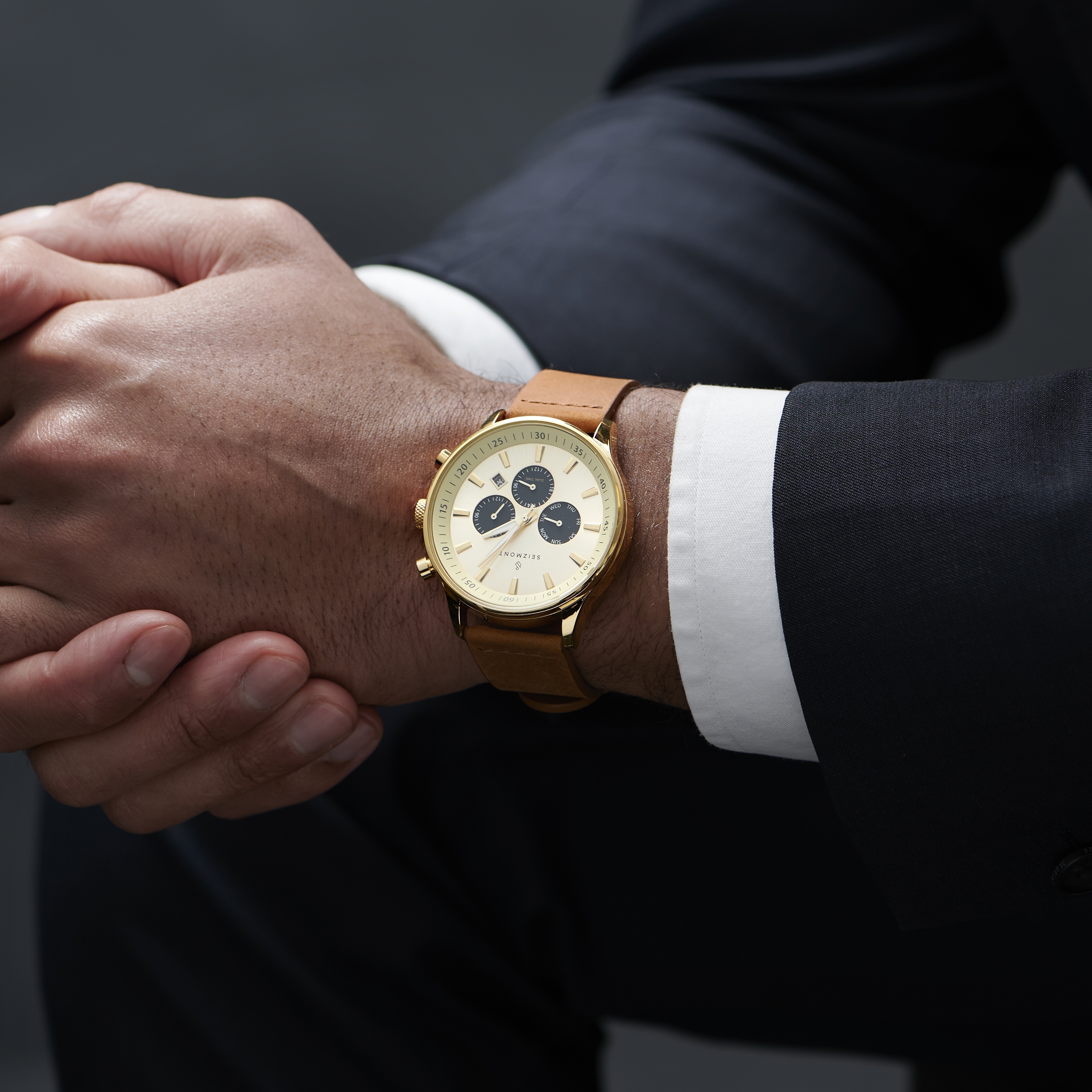 Montre Troika dorée à cadrans noirs et bracelet marron - 5