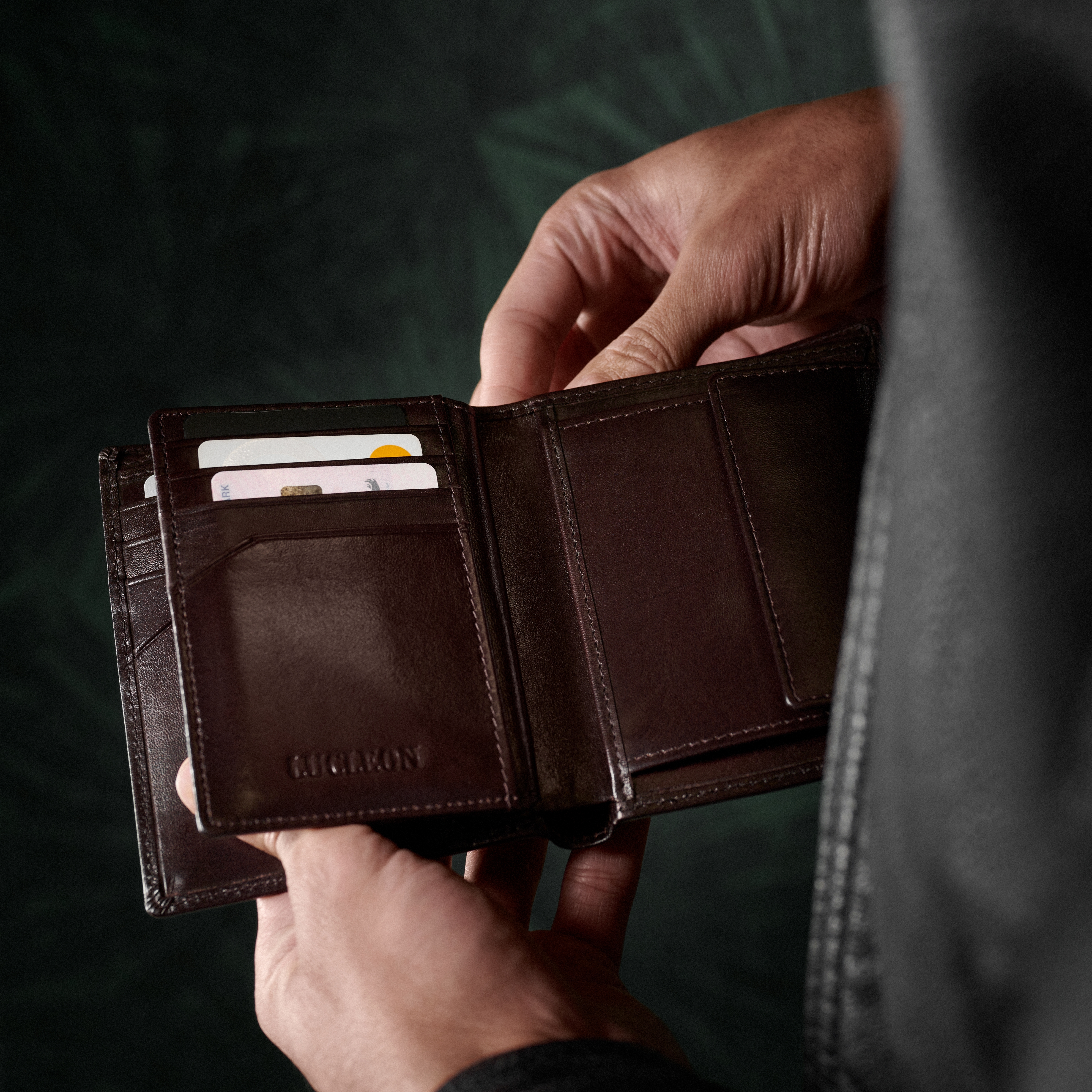 Голям тъмнокафяв кожен портфейл Jasper - 4